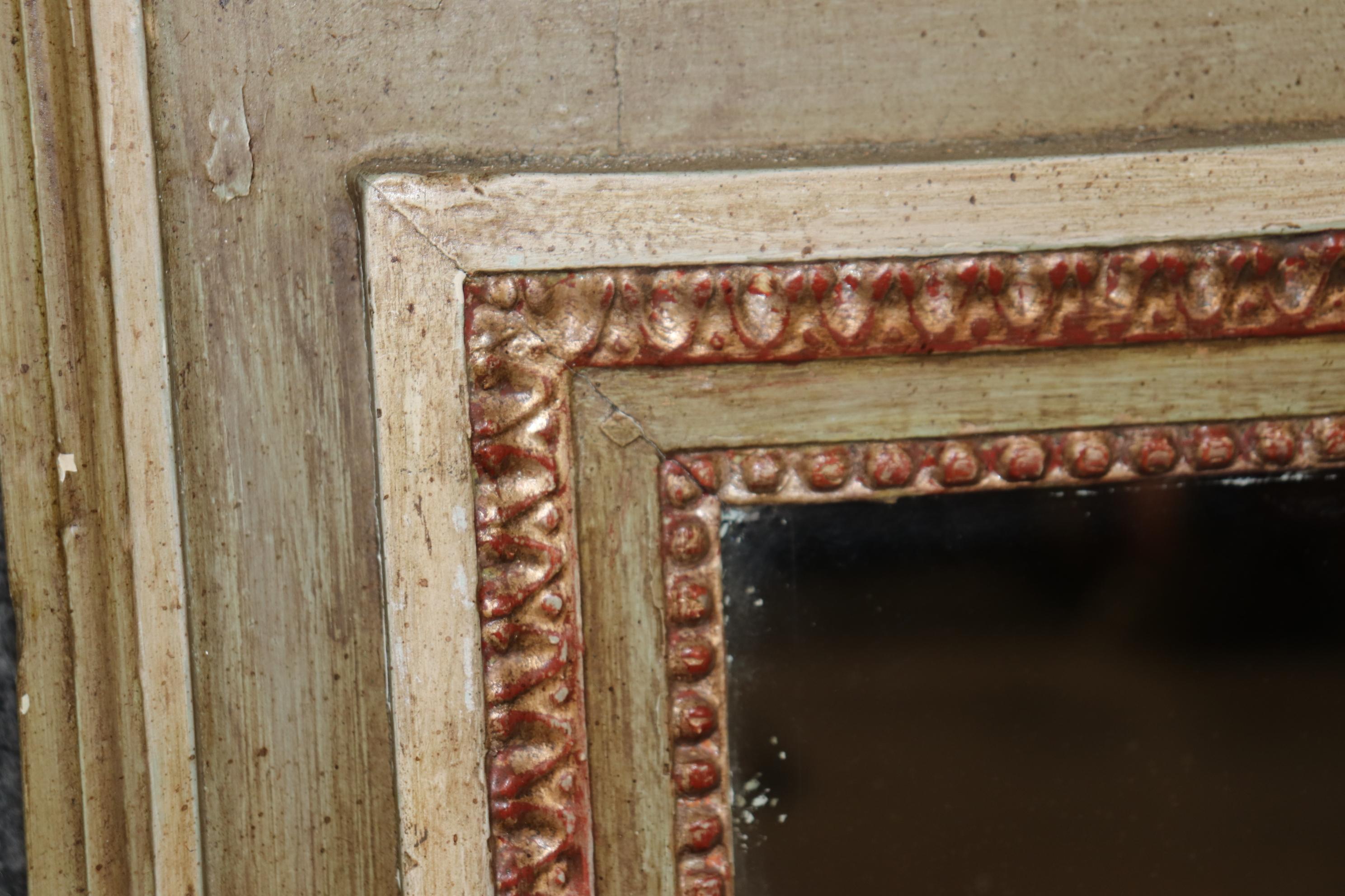 Antique miroir français du 19ème siècle de style Louis XVI décoré de peinture vieillie en vente 1