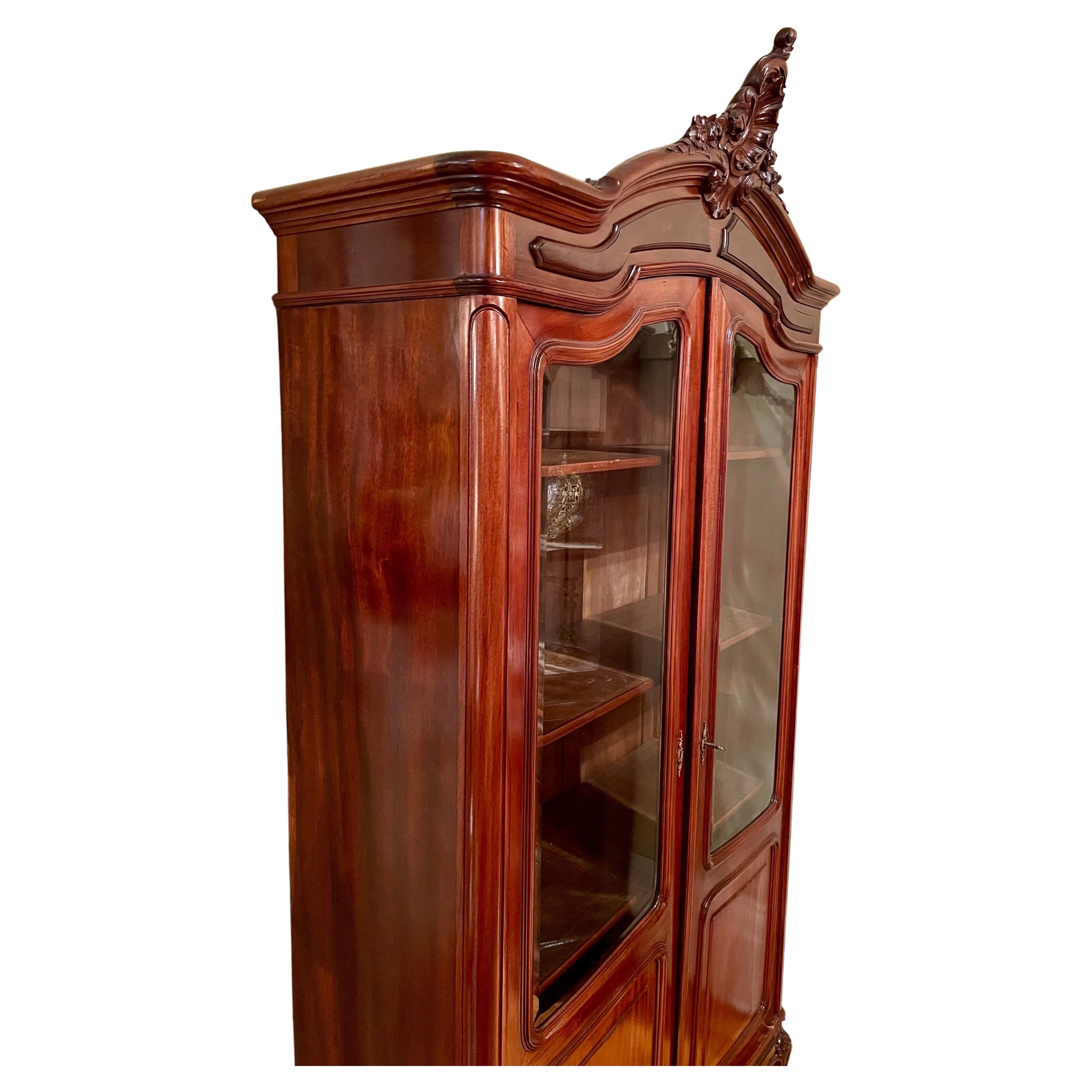 Antique 19th Century French Mahogany Beveled Glass Front 2-Door Cabinet, Ca 1890 In Good Condition For Sale In New Orleans, LA