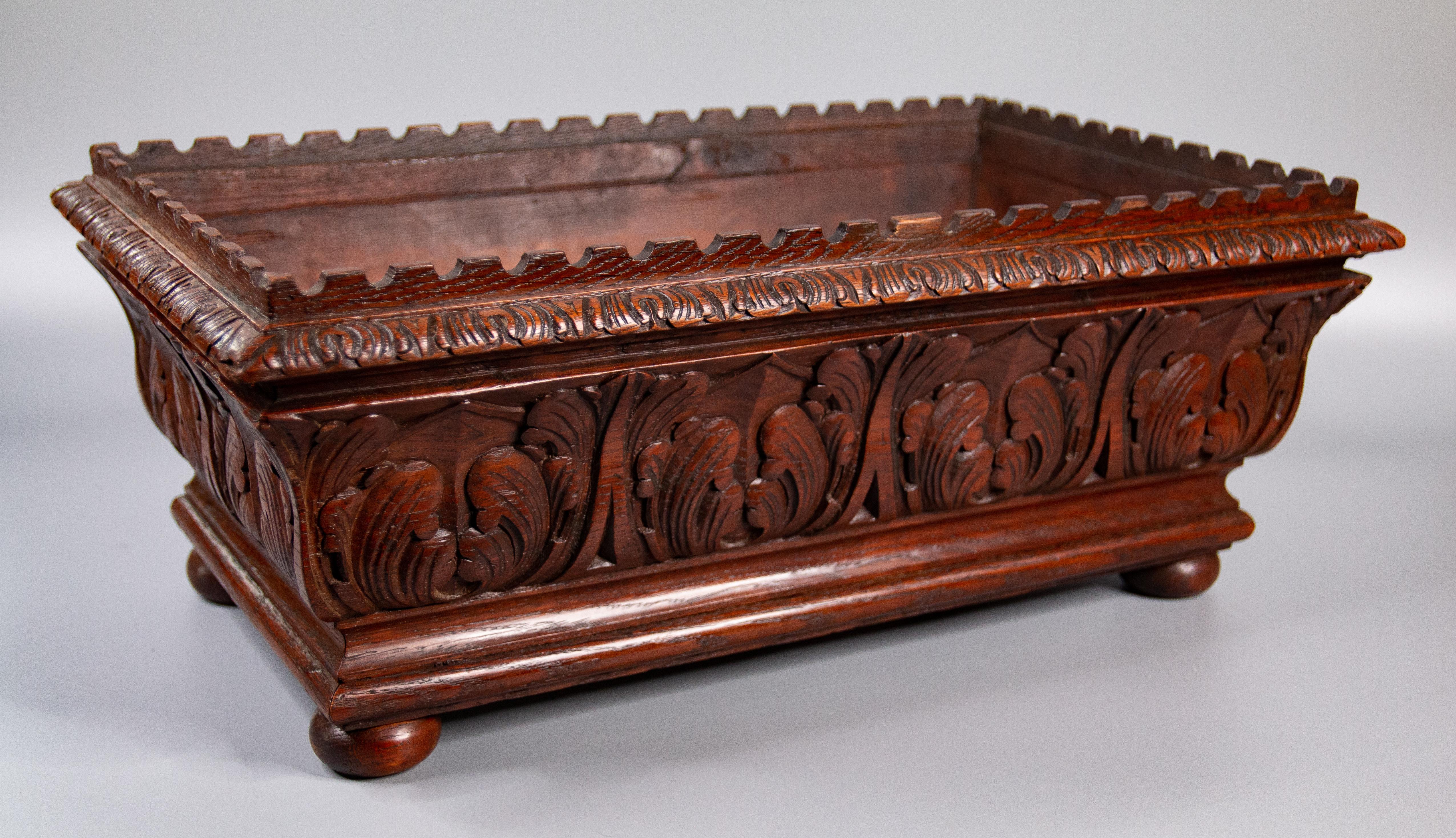 Antique 19th-Century French Mahogany Carved Jardiniere Planter In Good Condition For Sale In Pearland, TX
