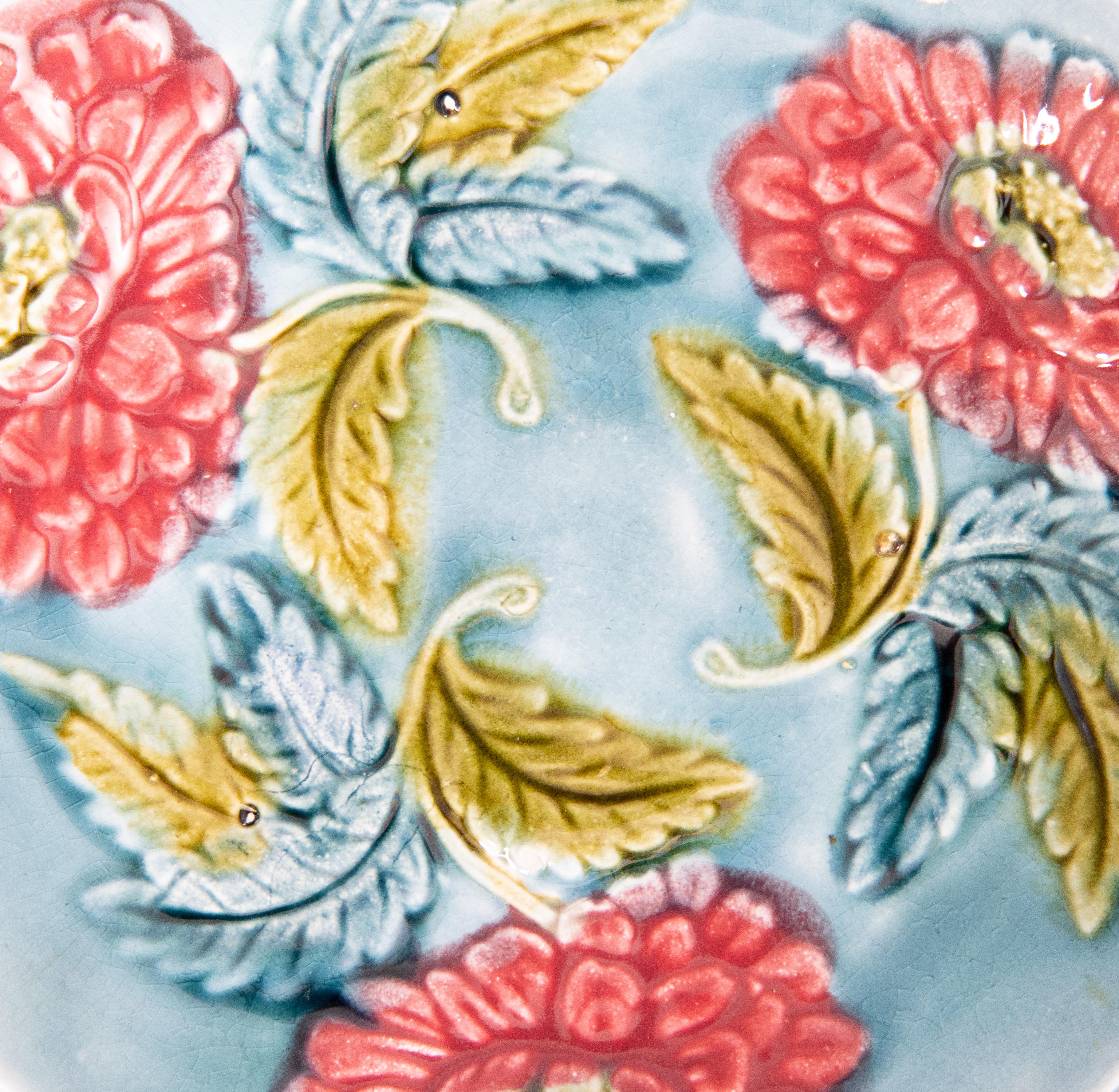 Antique 19th Century French Majolica Floral Plate In Good Condition For Sale In Pearland, TX