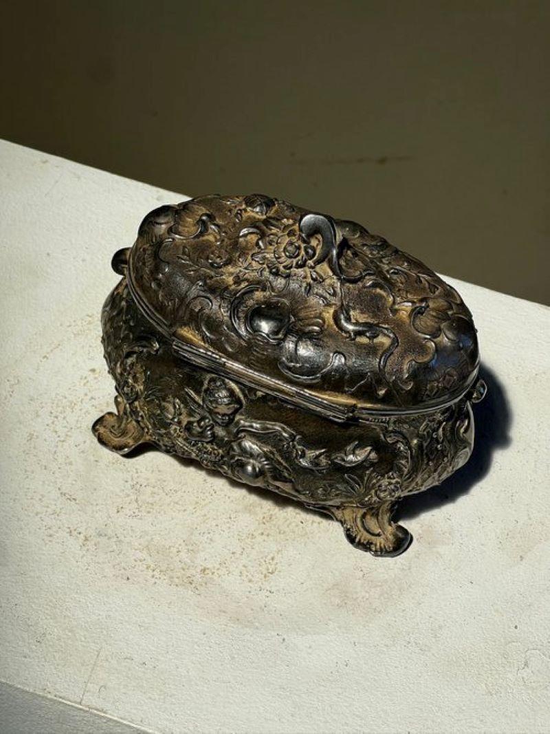 Antique 19th Century French Metal Jewelry Box with Cherub and Birds In Good Condition For Sale In West Hollywood, CA
