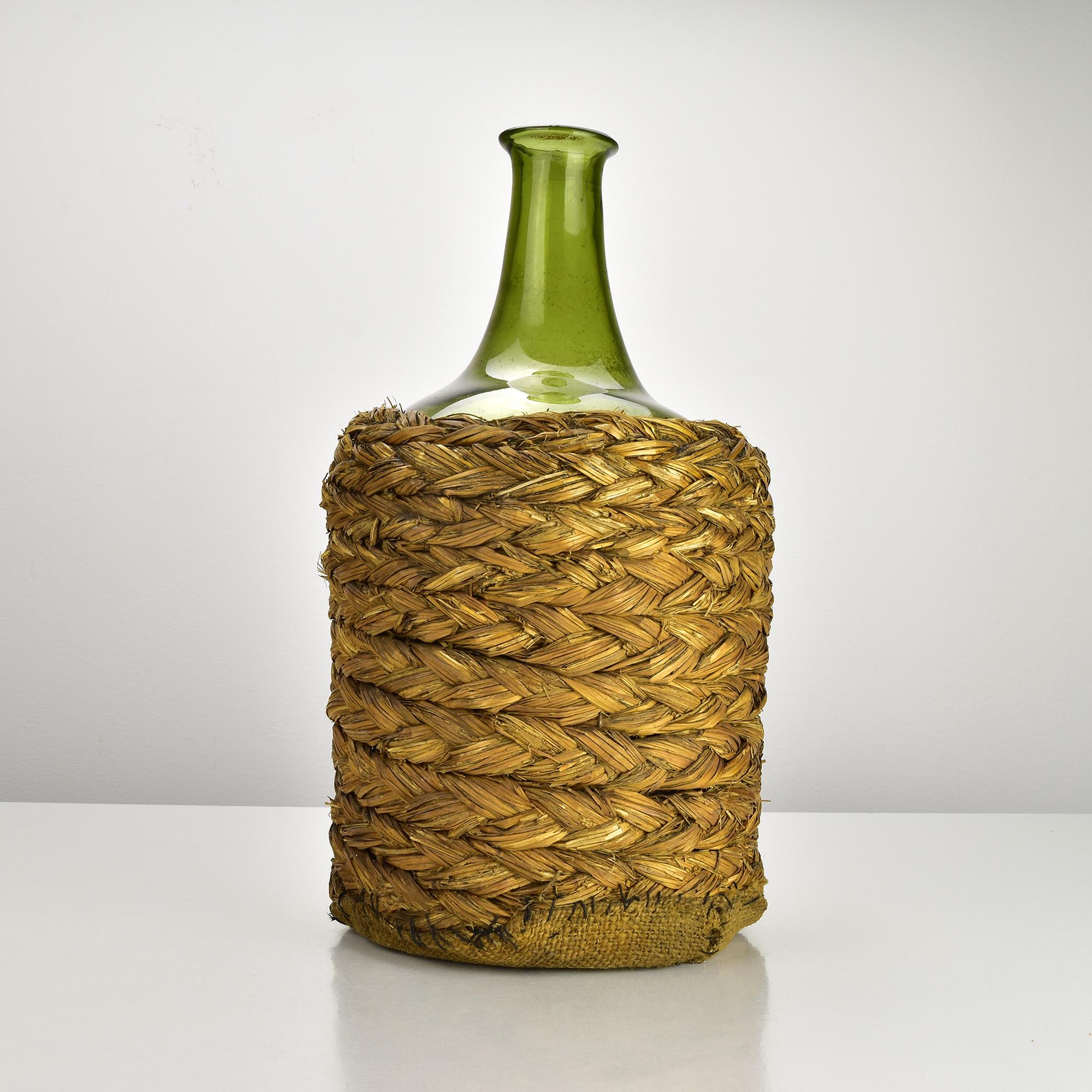 Antiguo Siglo XIX Botella de Vino Francesa de Vidrio Soplado Cesta de Paja Enjaulada Hecho a mano en venta