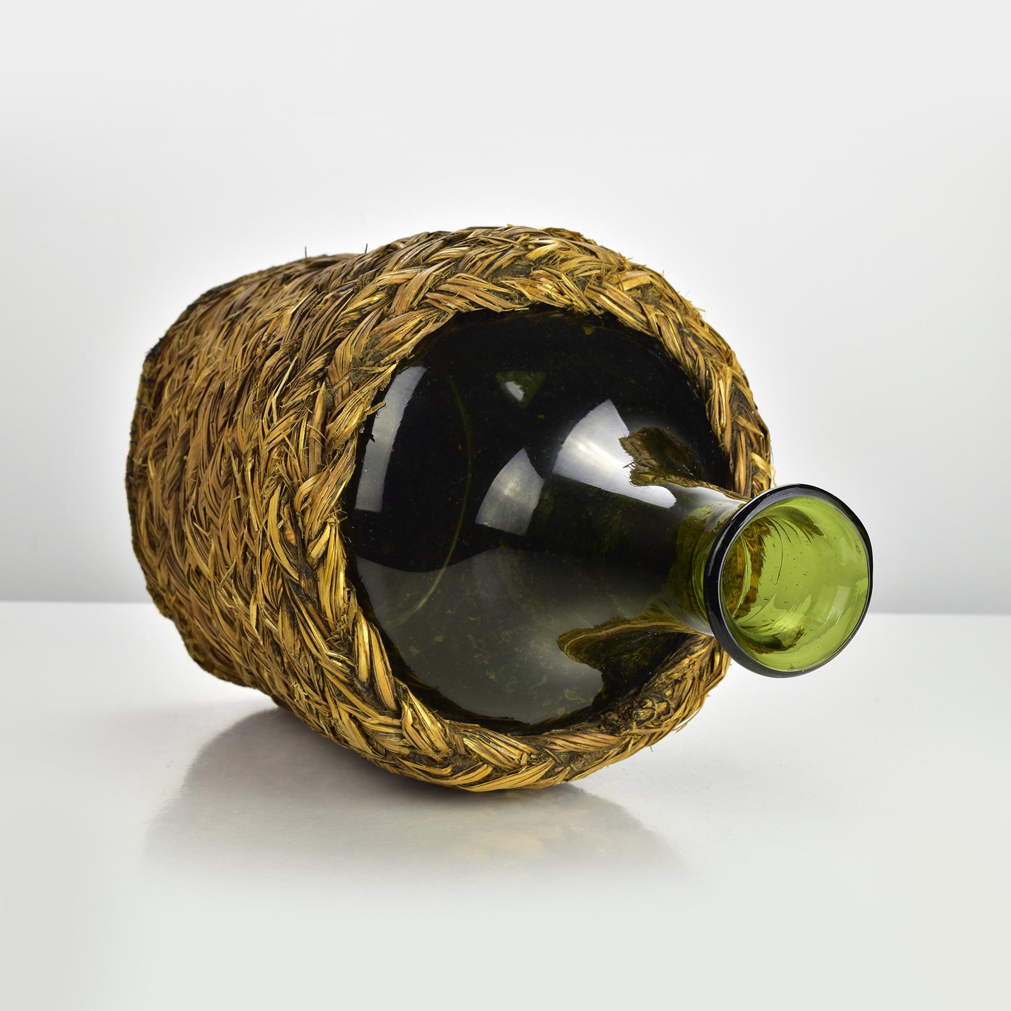 Antiguo Siglo XIX Botella de Vino Francesa de Vidrio Soplado Cesta de Paja Enjaulada siglo XIX en venta