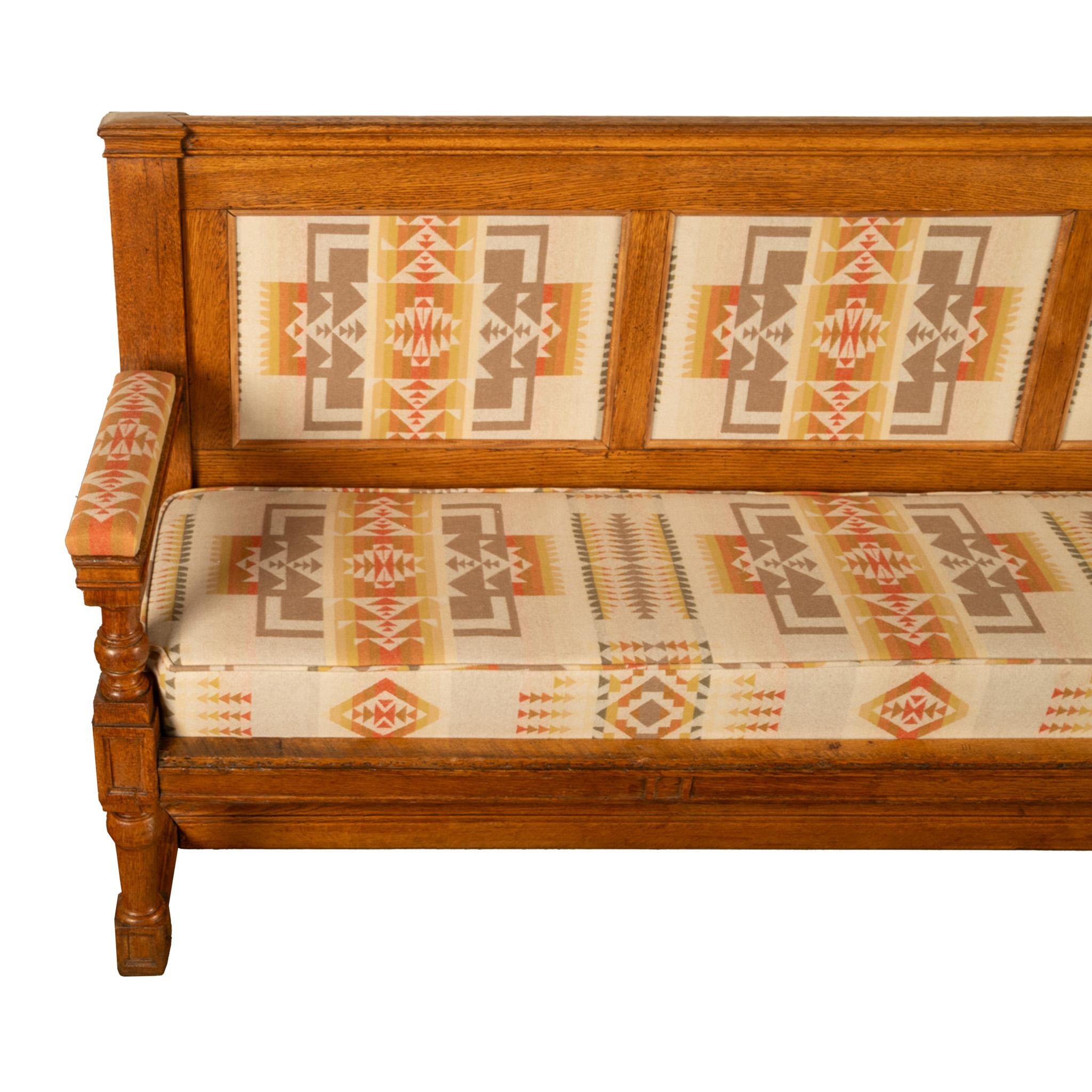 Antique Banc en chêne français du 19ème siècle Pendleton Chief Joseph Fabric 1880 en vente 4