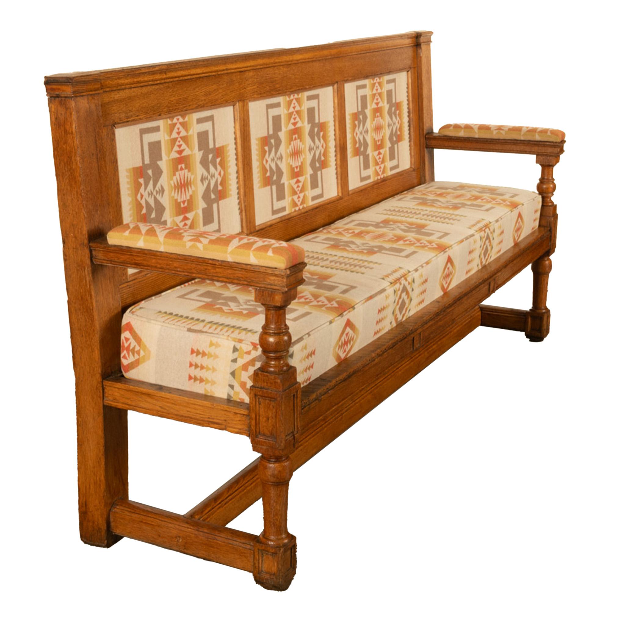 Français Antique Banc en chêne français du 19ème siècle Pendleton Chief Joseph Fabric 1880 en vente