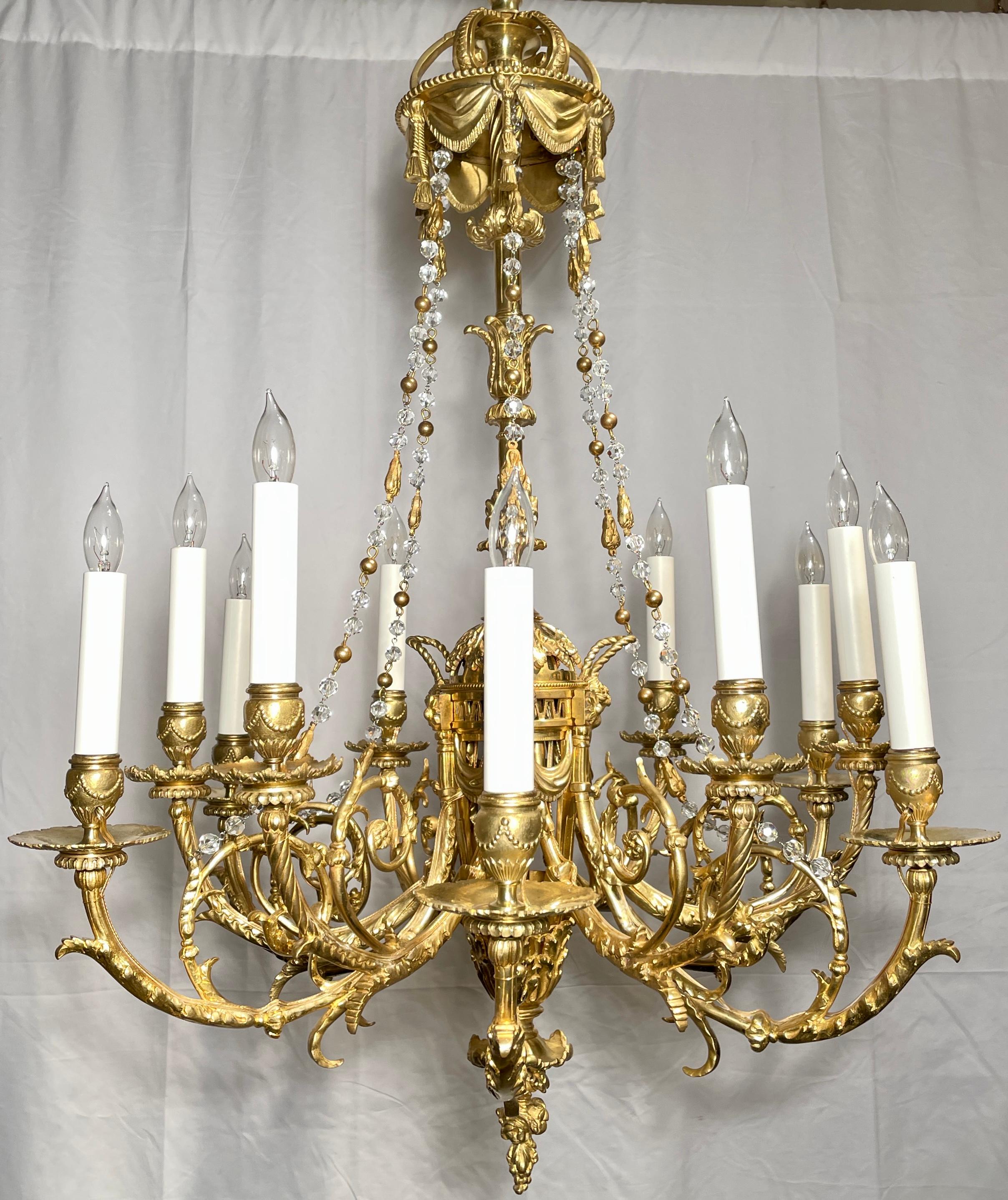 Lustre ancien du 19ème siècle en bronze doré et cristal perlé à 12 lumières avec or d'origine.