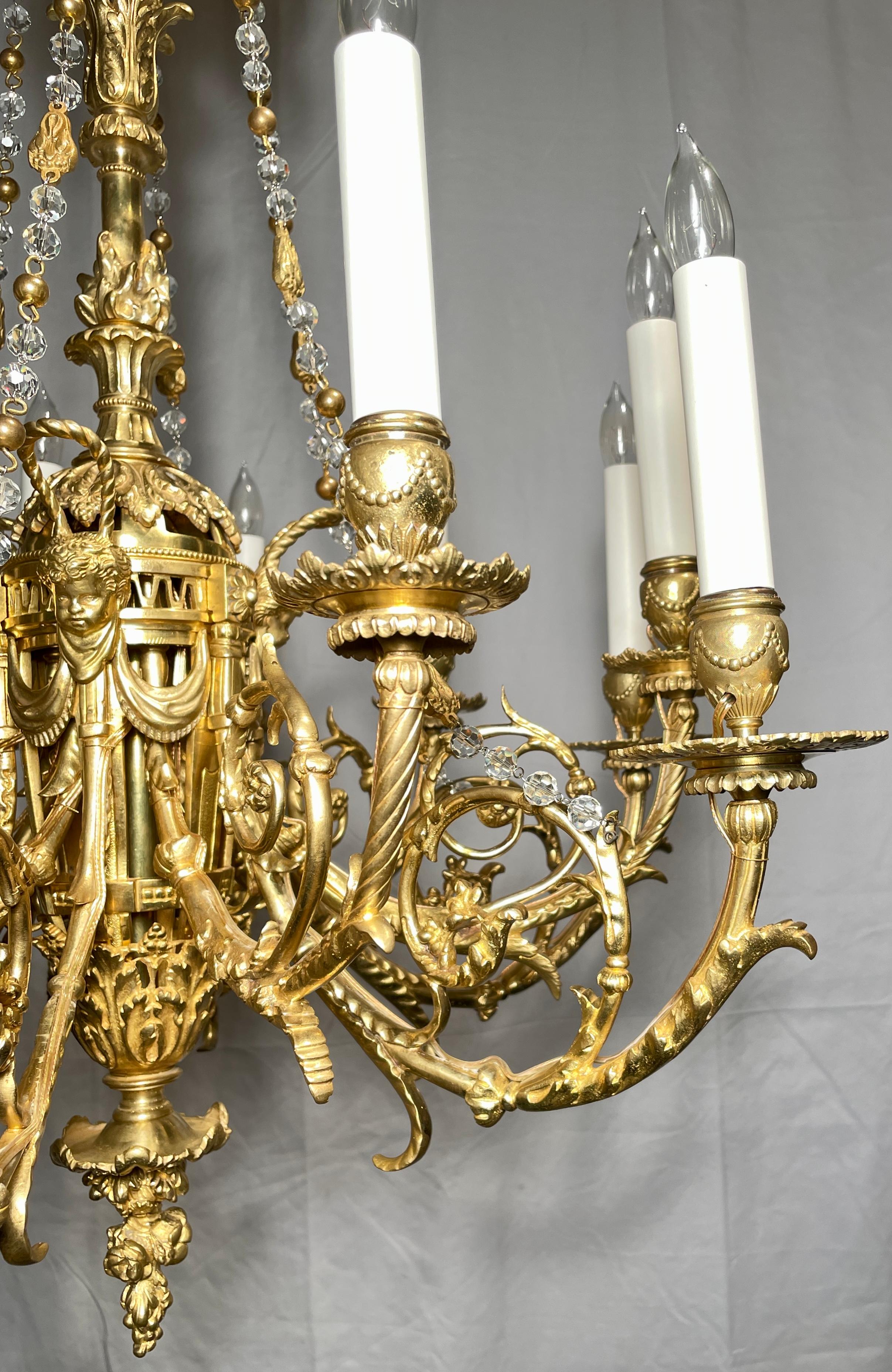 Lustre ancien à 12 lumières en bronze doré et perles de cristal du 19e siècle. en vente 1