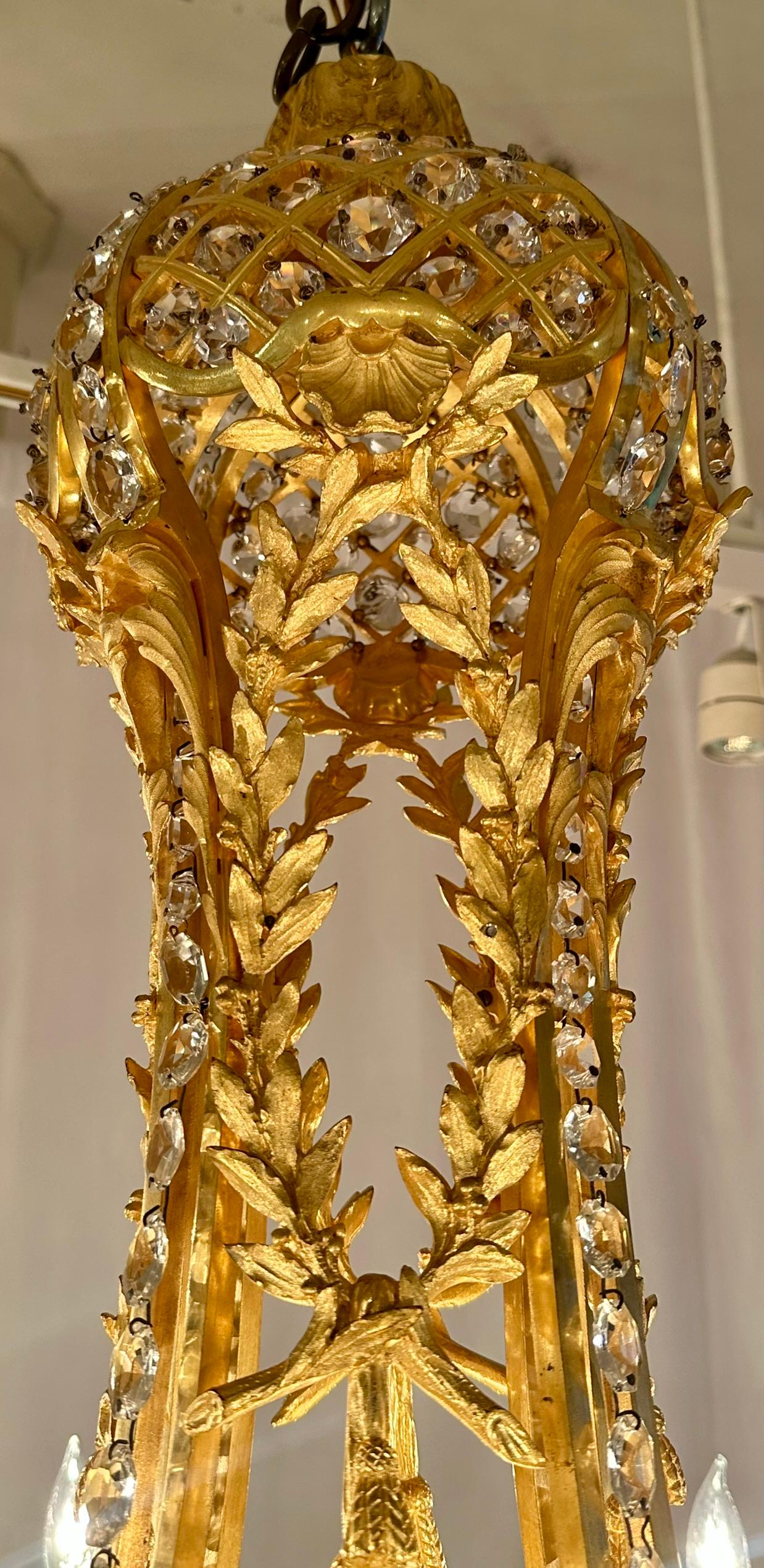 Antiguo candelabro francés de ormolu y cuentas de cristal del siglo XIX, circa 1900. Francés en venta