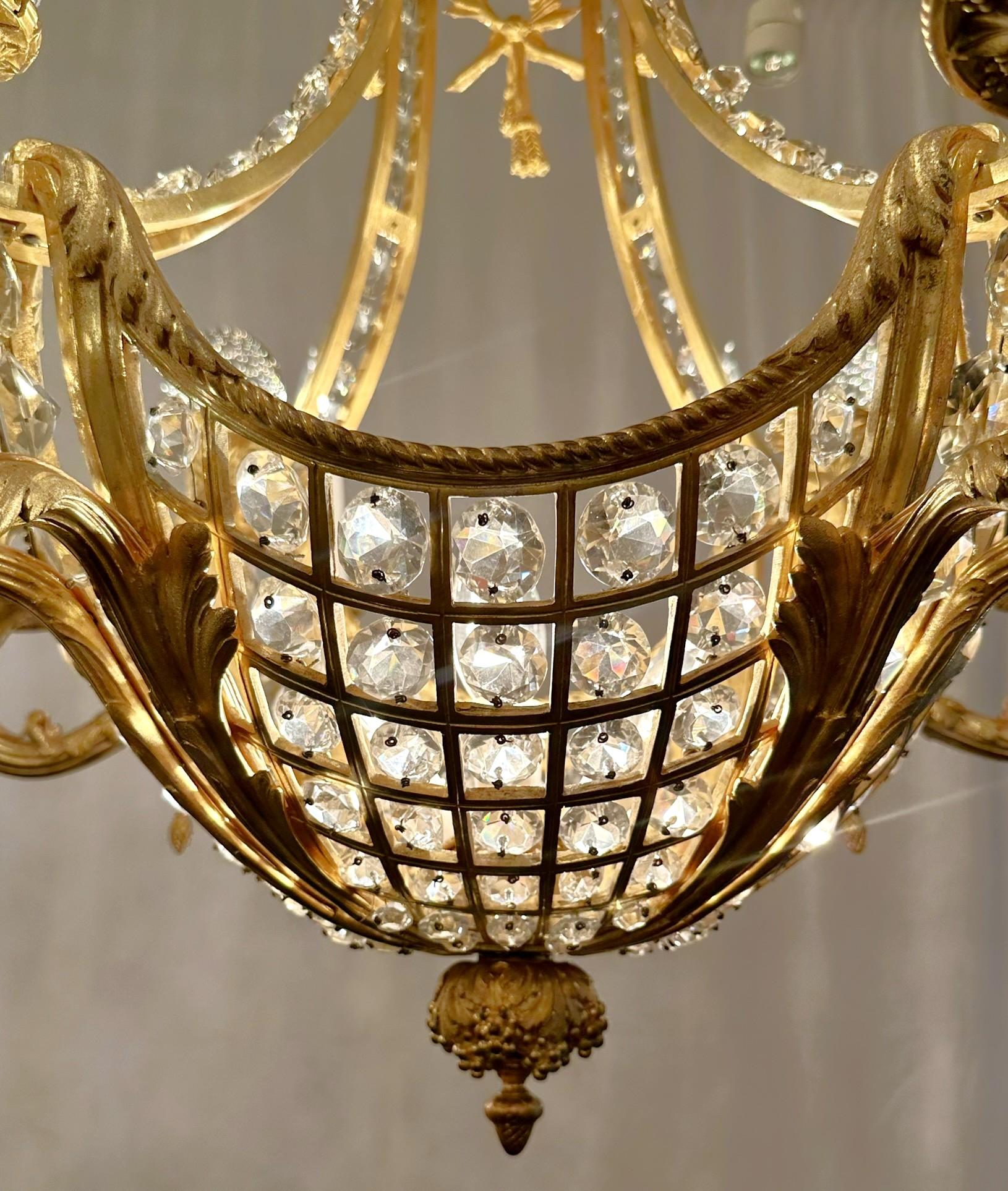 Antiguo candelabro francés de ormolu y cuentas de cristal del siglo XIX, circa 1900. Cristal en venta