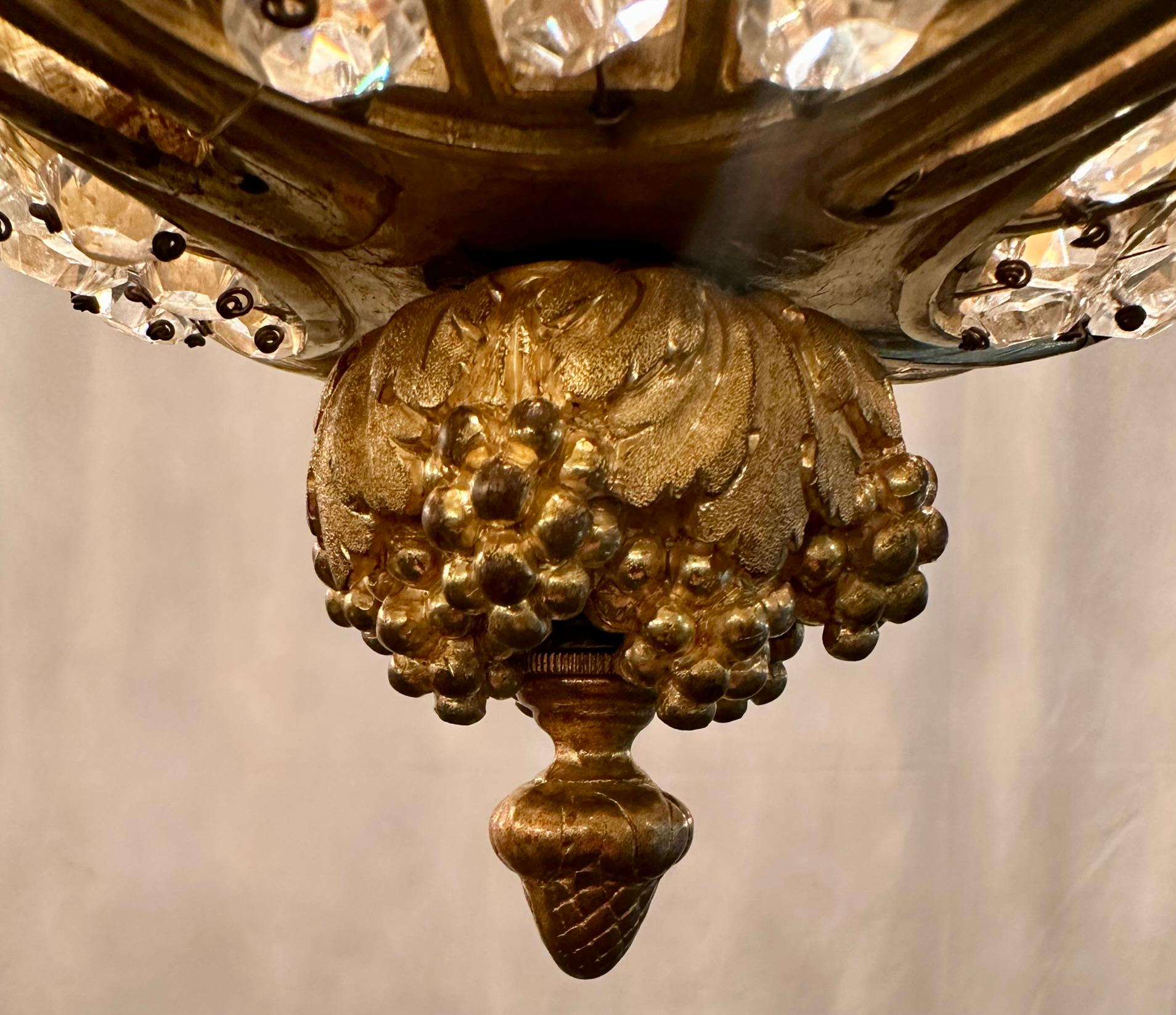 Antiguo candelabro francés de ormolu y cuentas de cristal del siglo XIX, circa 1900. en venta 1