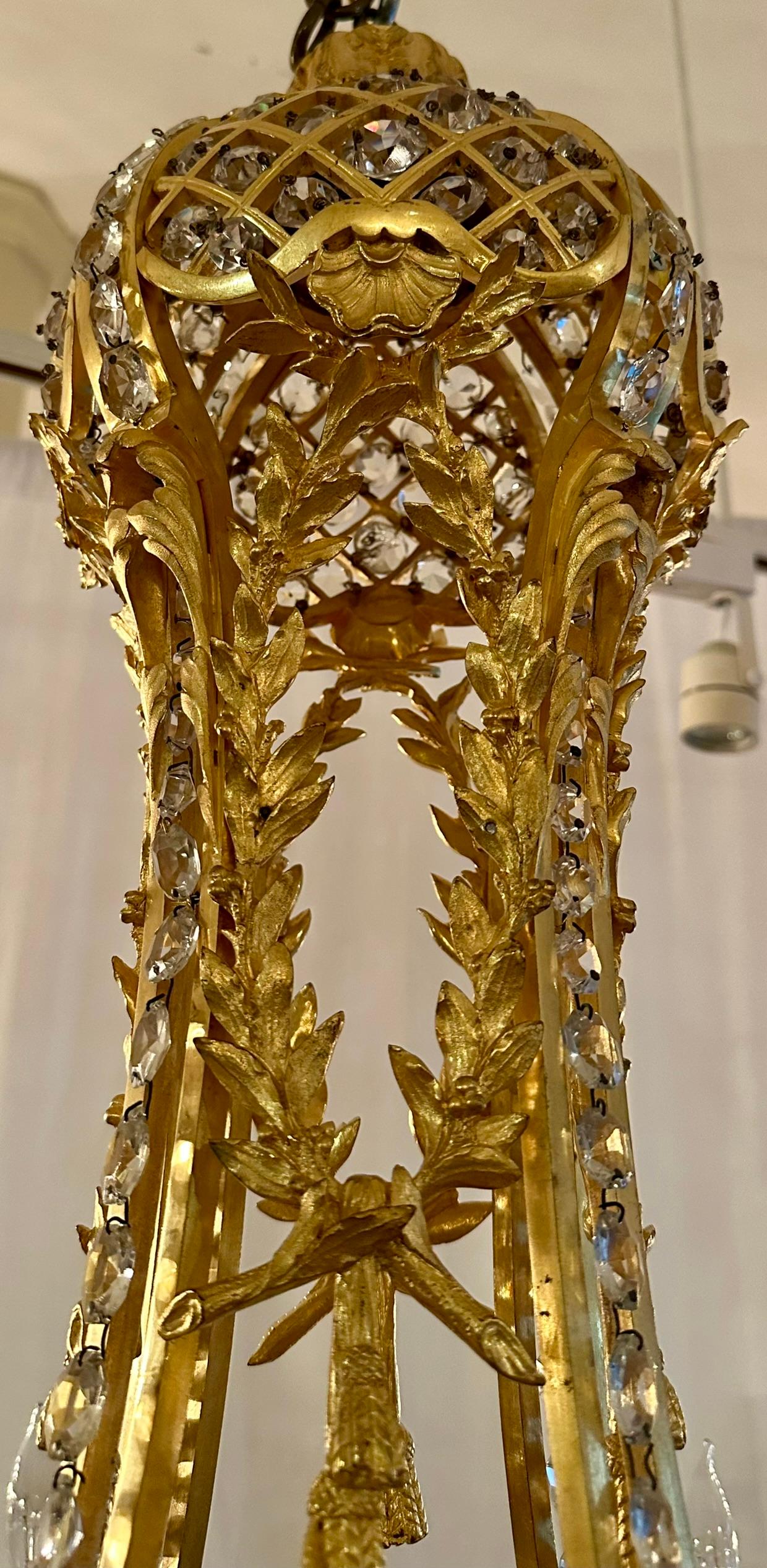 Antiguo candelabro francés de ormolu y cuentas de cristal del siglo XIX, circa 1900. en venta 3