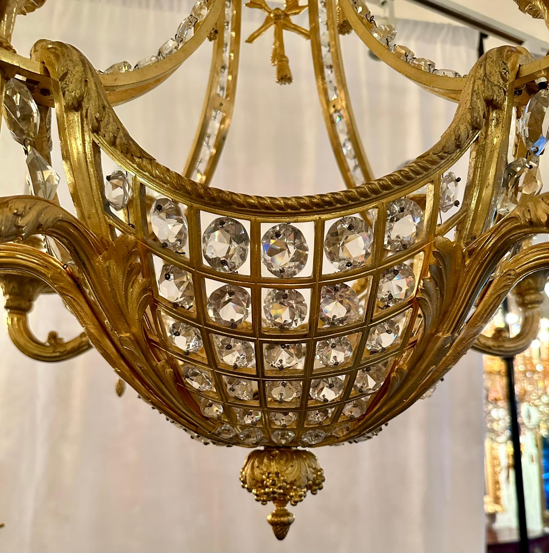 Antiguo candelabro francés de ormolu y cuentas de cristal del siglo XIX, circa 1900. en venta 4