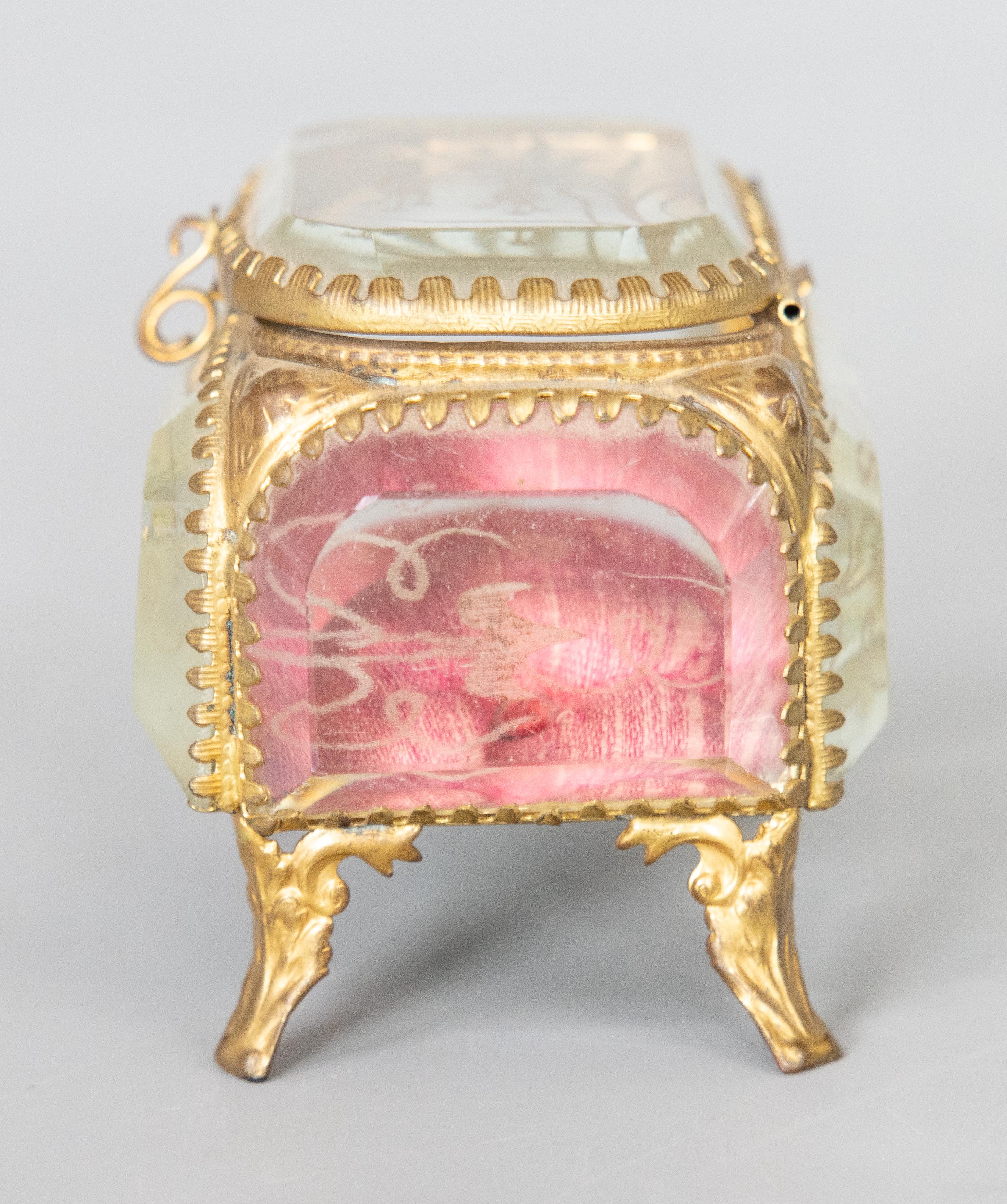 Antigua Caja de Baratijas Francesa de Cristal Biselado Ormolu del Siglo XIX en Bueno estado para la venta en Pearland, TX