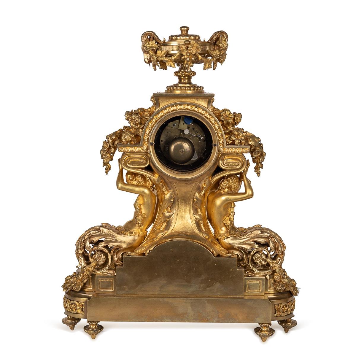 Français Garniture française du 19ème siècle en bronze doré, G. J. Levy, Paris, vers 1870 en vente