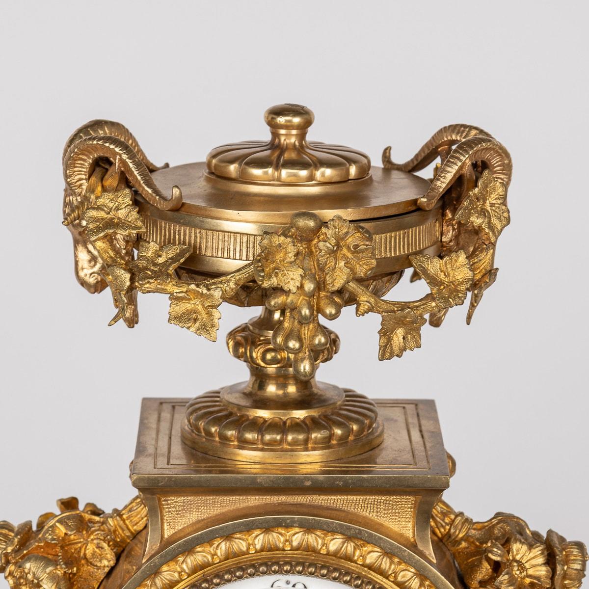 Antike französische Goldbronze-Bronze-Garnitur des 19. Jahrhunderts, G. J. Levy, Paris um 1870 (Spätes 19. Jahrhundert) im Angebot