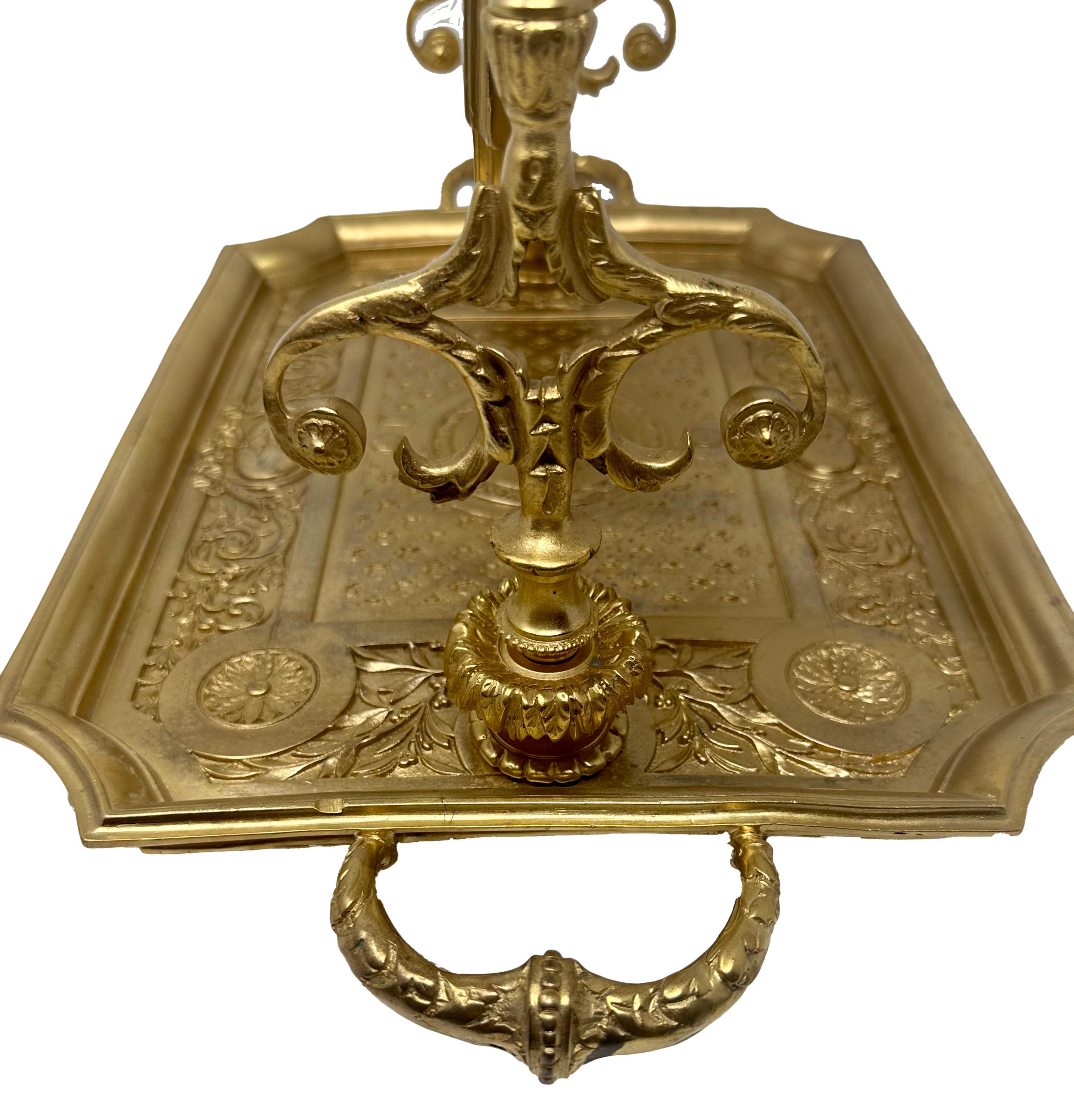 Français Miroir commode français ancien du 19ème siècle en bronze doré « Vide Poche » (« poches vides ») en vente