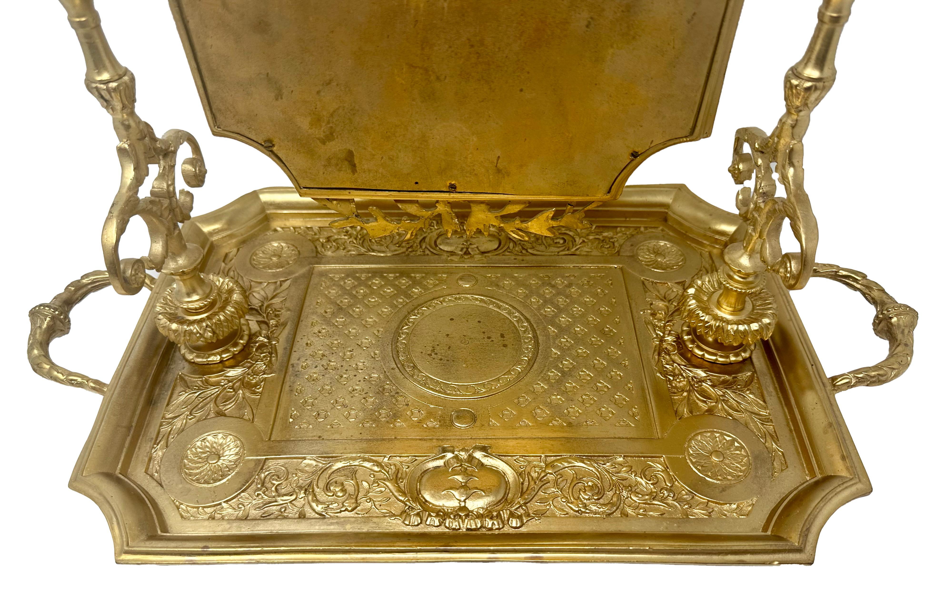 Miroir commode français ancien du 19ème siècle en bronze doré « Vide Poche » (« poches vides ») Bon état - En vente à New Orleans, LA