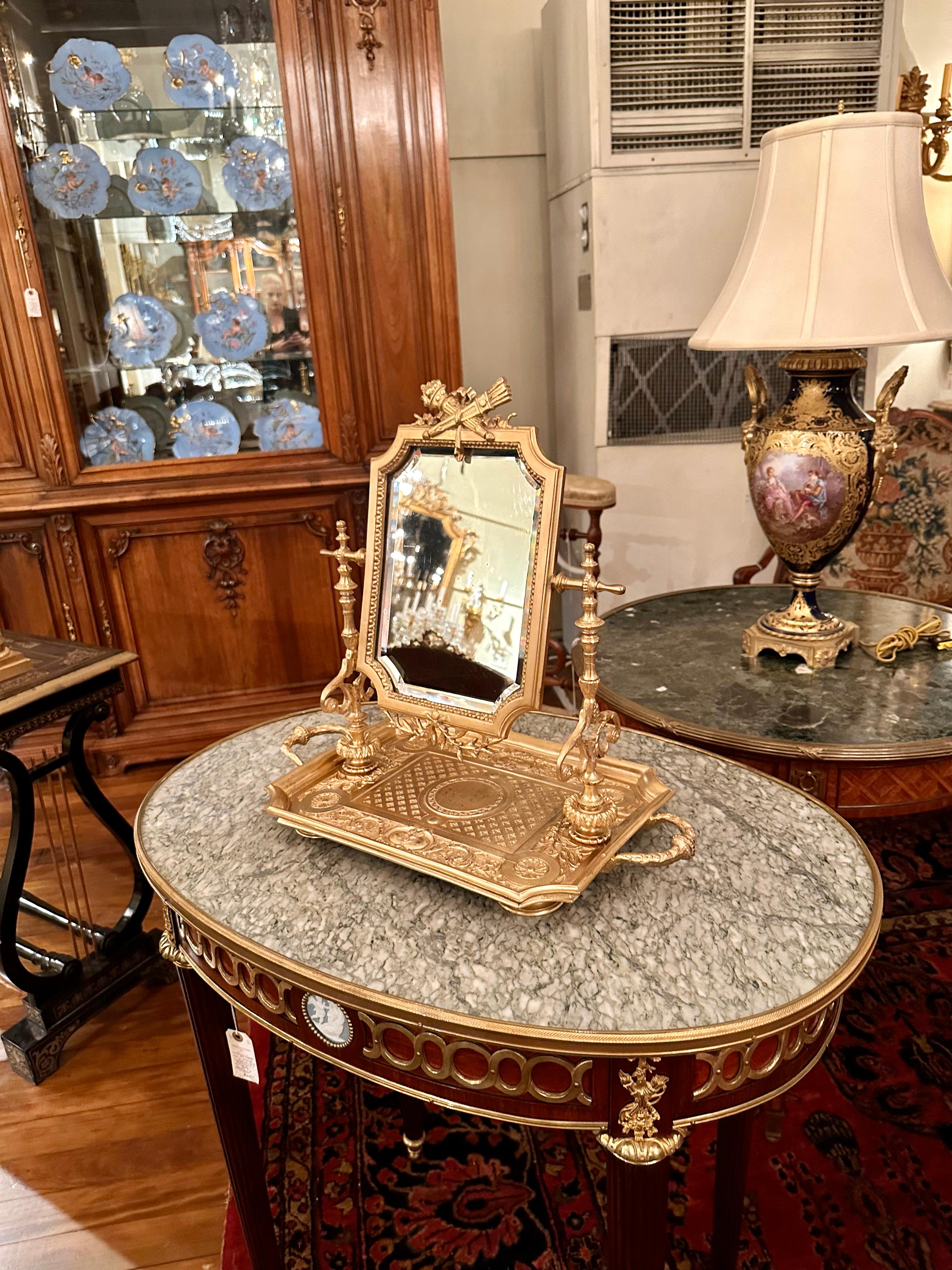 Bronze doré Miroir commode français ancien du 19ème siècle en bronze doré « Vide Poche » (« poches vides ») en vente