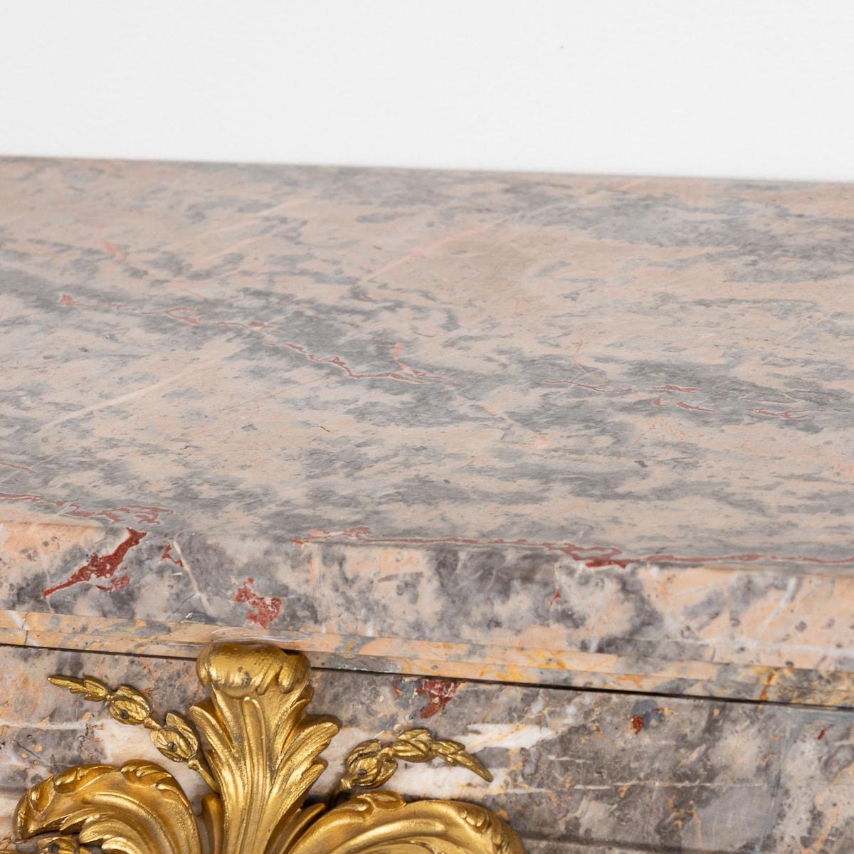 Antiker französischer Goldbronze-Montierter Caravaggio-Marmorkamin aus dem 19. Jahrhundert, um 1880 im Angebot 4