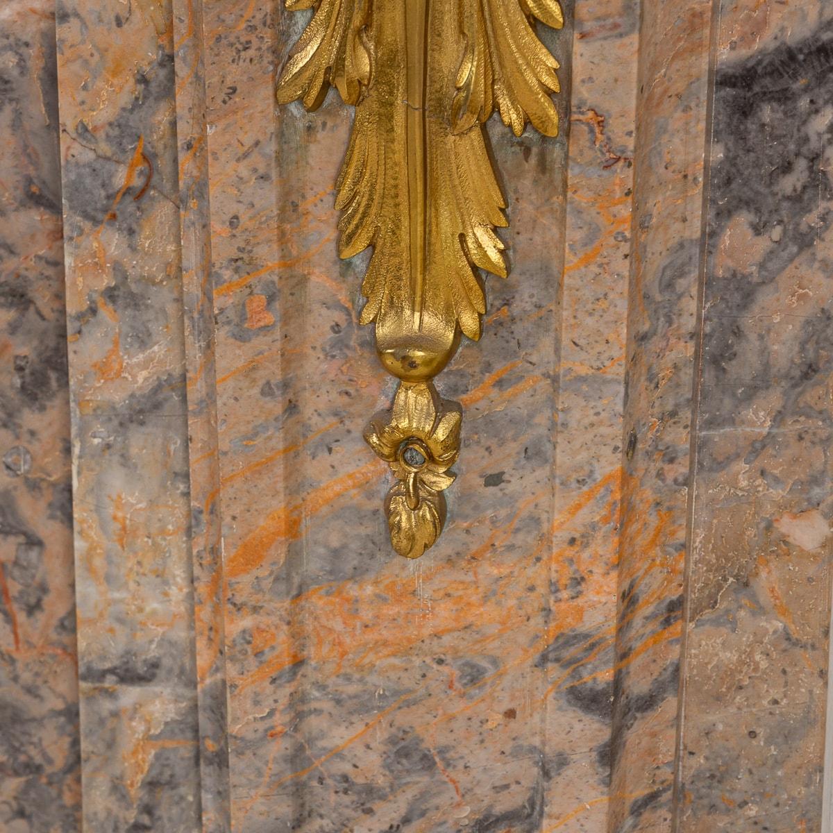 Antiker französischer Goldbronze-Montierter Caravaggio-Marmorkamin aus dem 19. Jahrhundert, um 1880 im Angebot 8