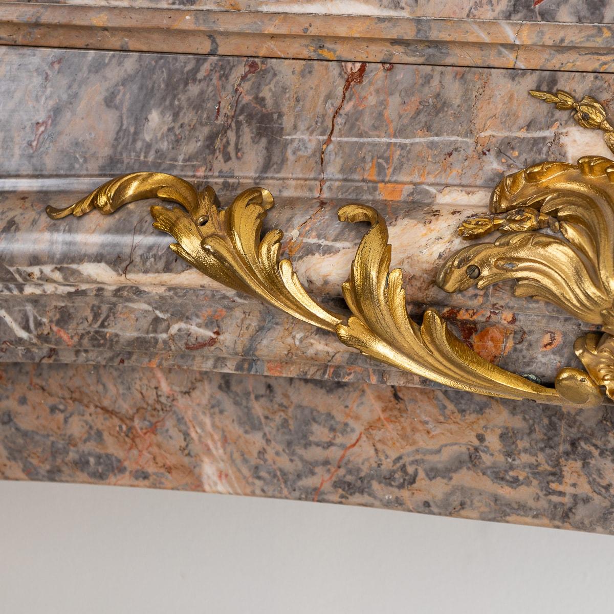 Antiker französischer Goldbronze-Montierter Caravaggio-Marmorkamin aus dem 19. Jahrhundert, um 1880 im Zustand „Gut“ im Angebot in Royal Tunbridge Wells, Kent