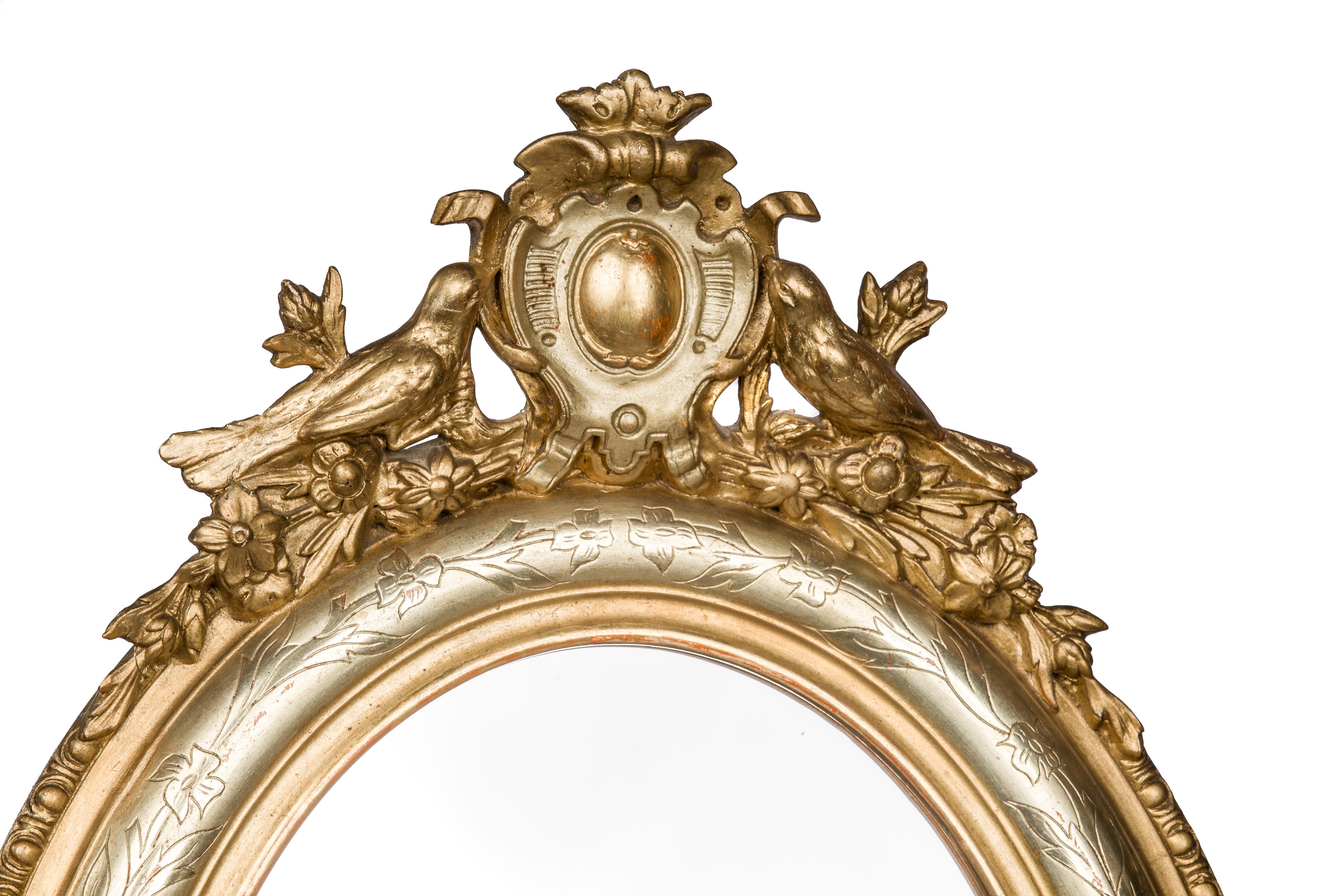 Antique 19th Century French Oval Gold Gilt Louis Philippe Mirror with Crest In Good Condition In Casteren, NL