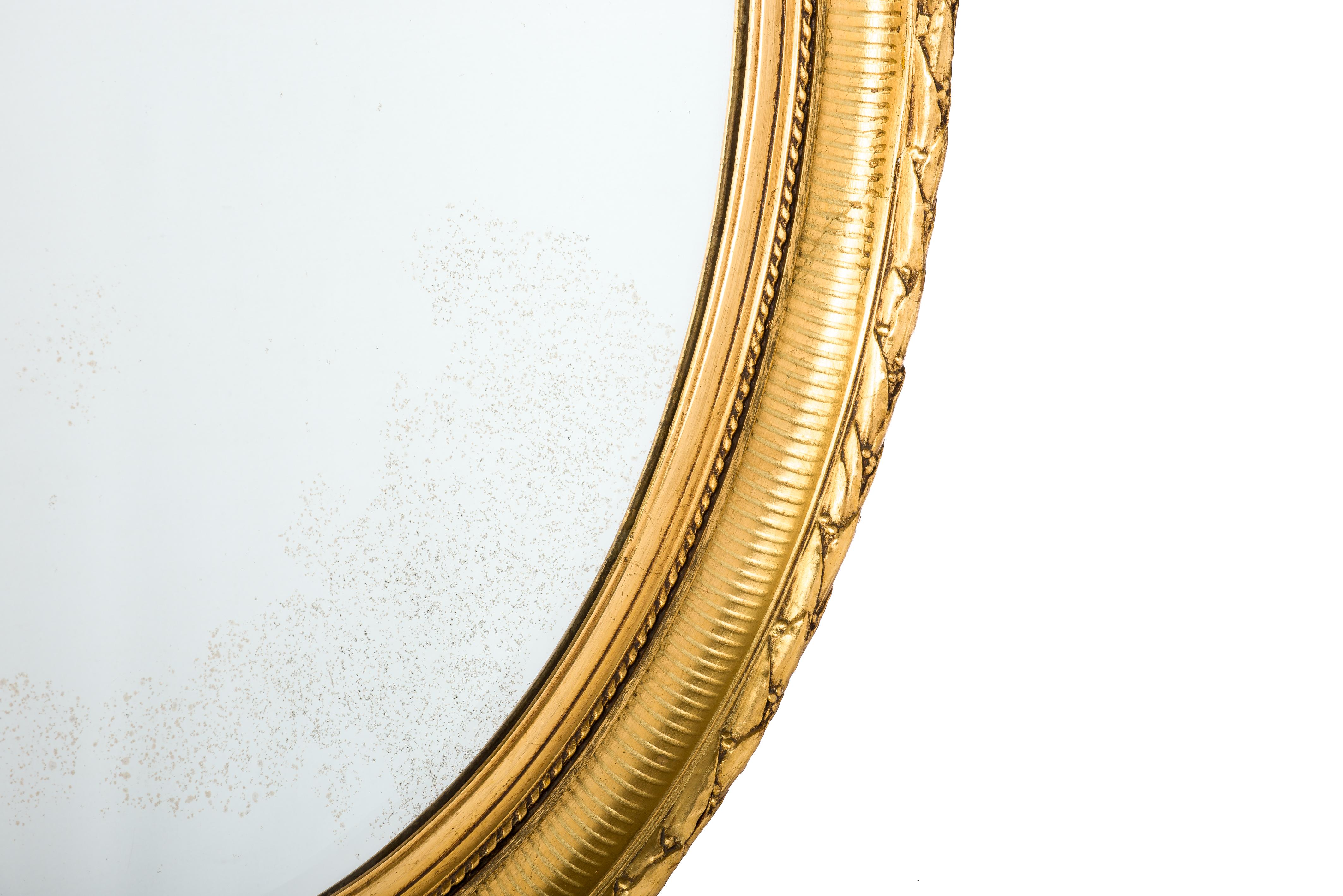 Facetté Antique miroir ovale français du 19ème siècle, doré à la feuille d'or Louis Seize ou Empire en vente