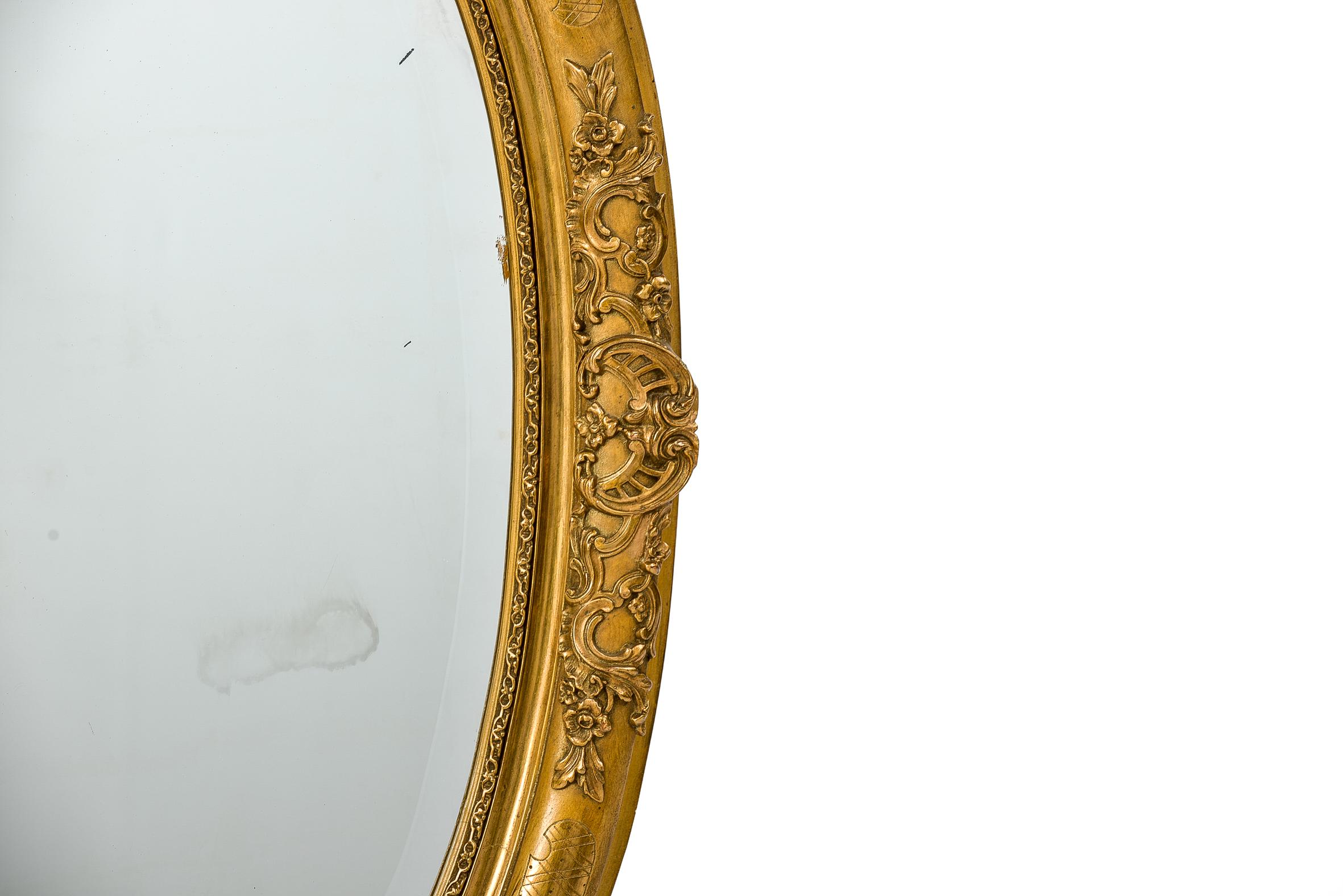 Antique 19th Century French Oval Gold Leaf Gilt Mirror with Faceted Glass In Good Condition In Casteren, NL