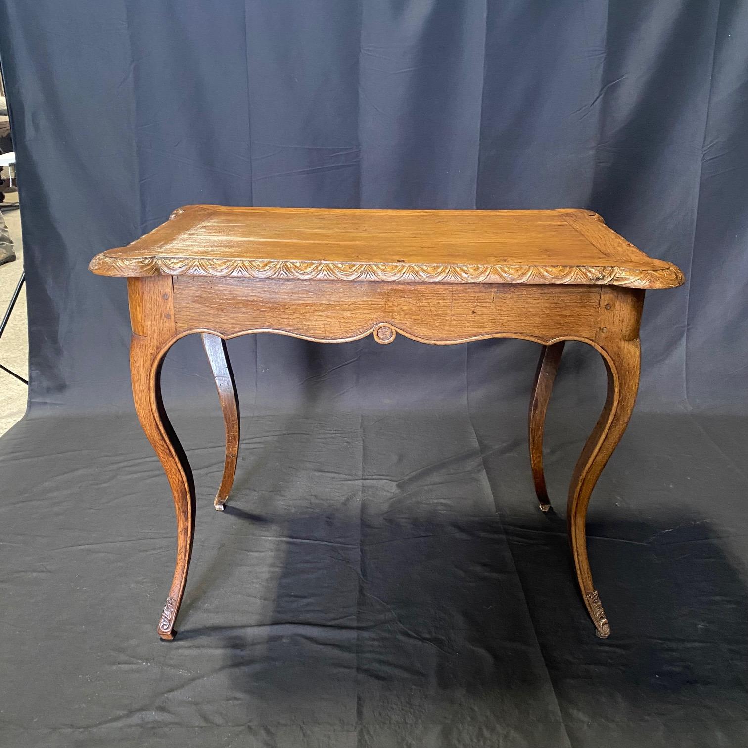 Table d'appoint ou petit bureau provincial français du 19ème siècle en vente 3