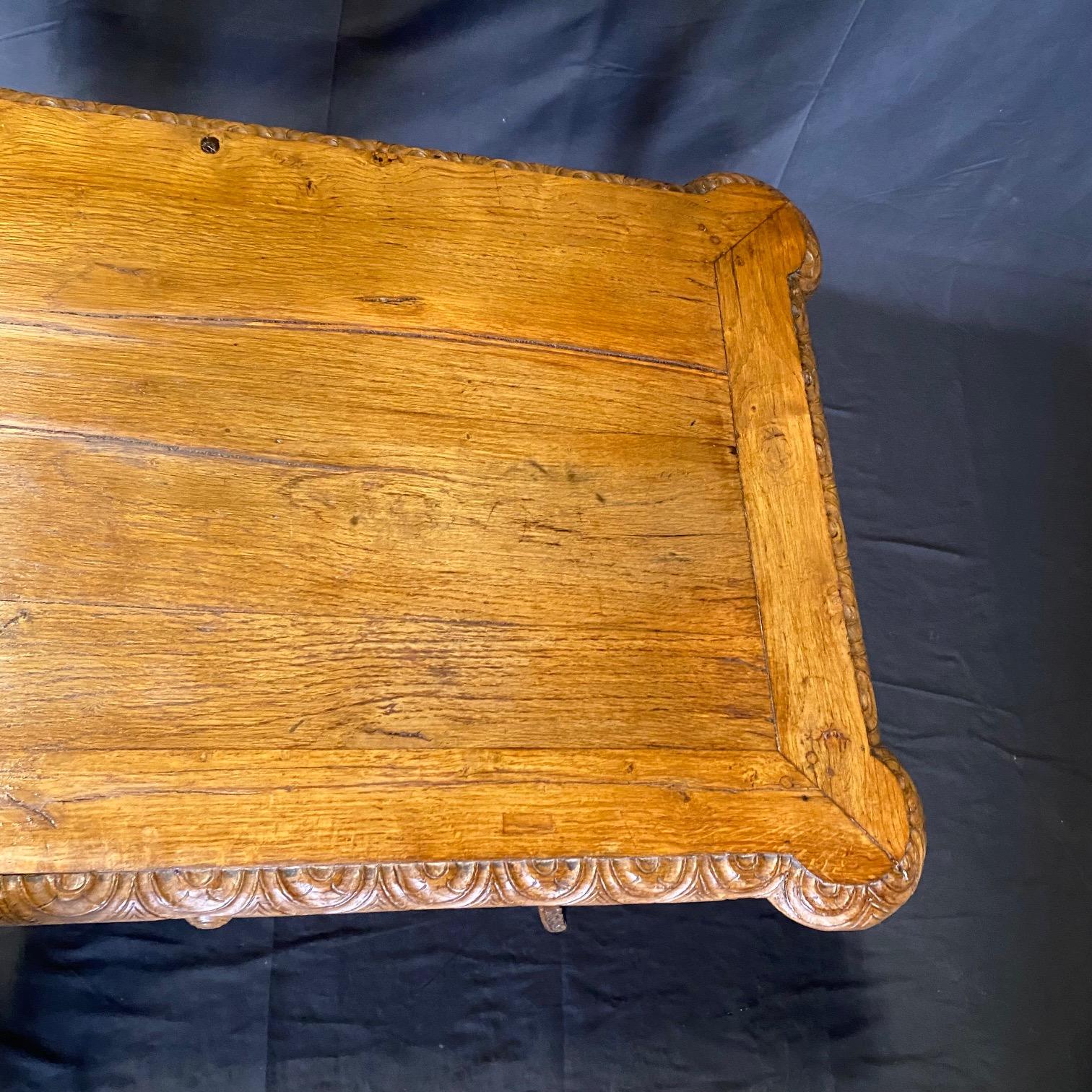 Table d'appoint ou petit bureau provincial français du 19ème siècle Bon état - En vente à Hopewell, NJ