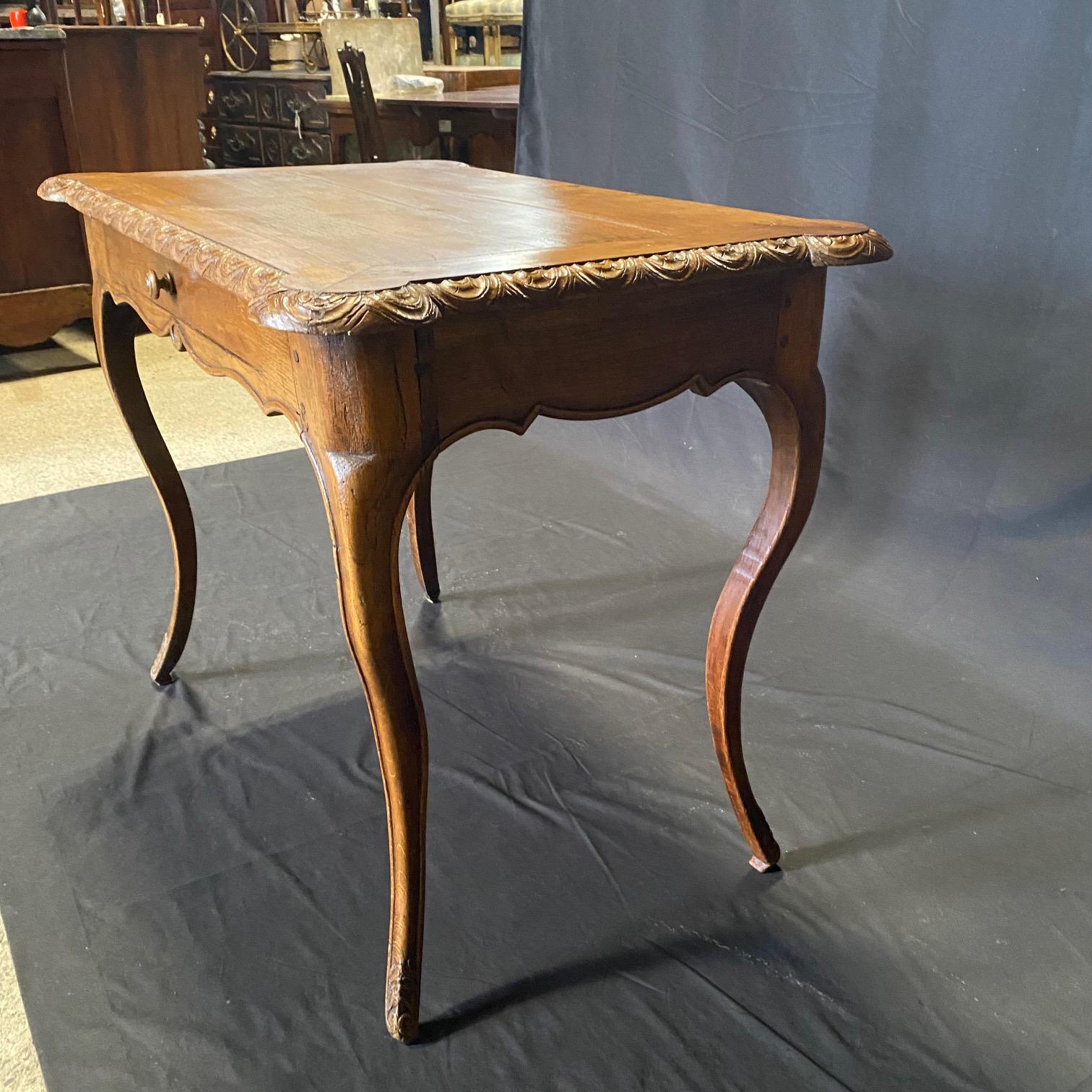 Table d'appoint ou petit bureau provincial français du 19ème siècle en vente 2