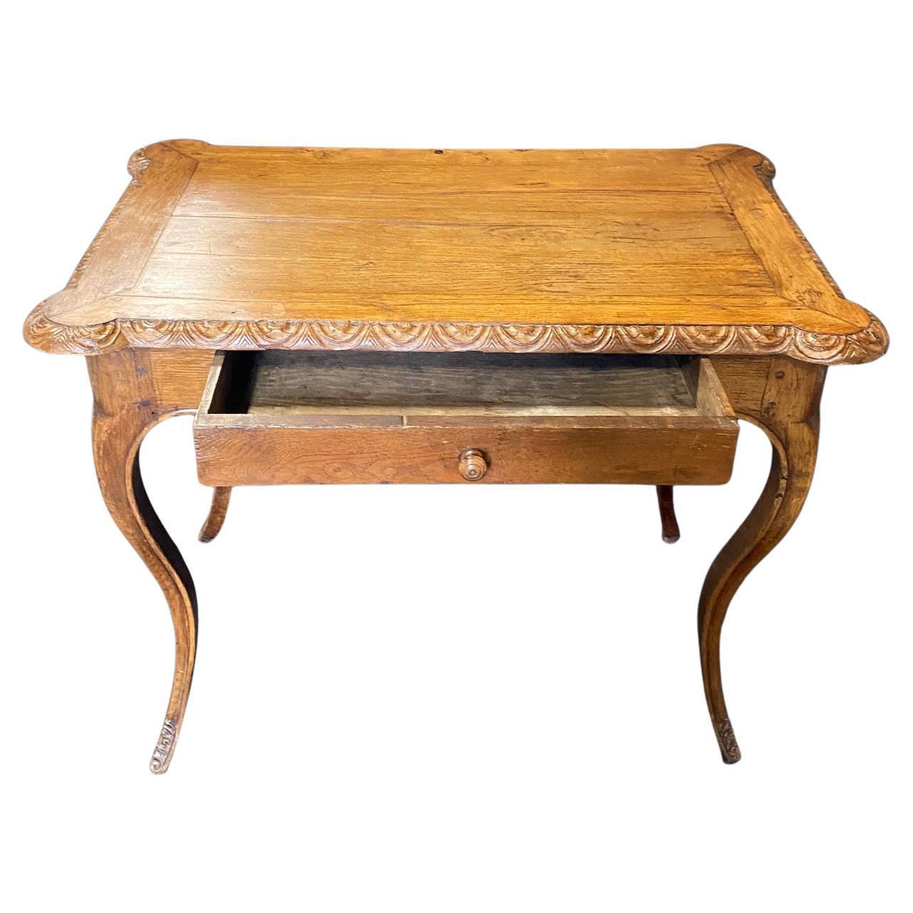 Table d'appoint ou petit bureau provincial français du 19ème siècle