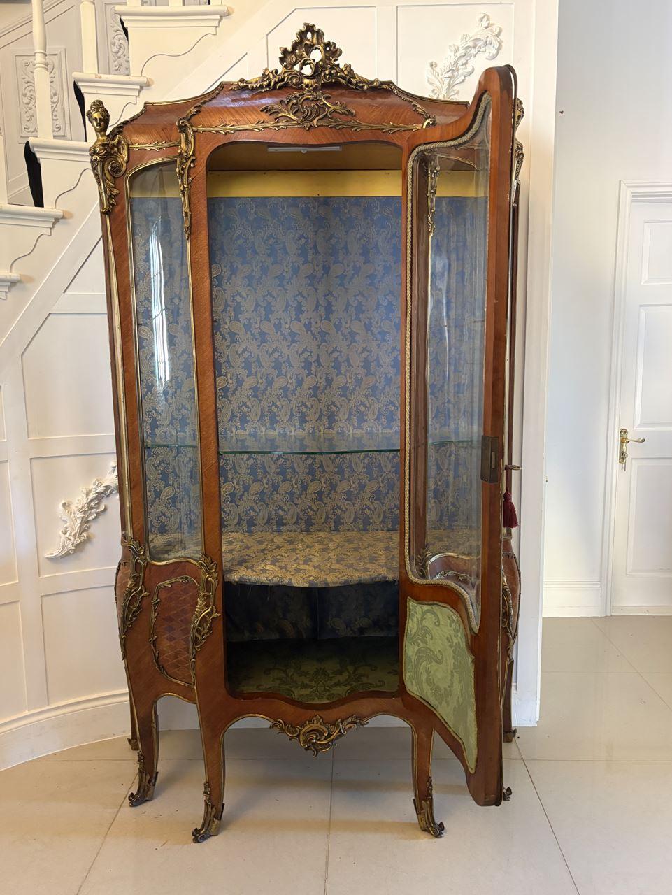 Ancienne vitrine à monture en bronze doré de qualité française du 19e siècle Bon état - En vente à Suffolk, GB