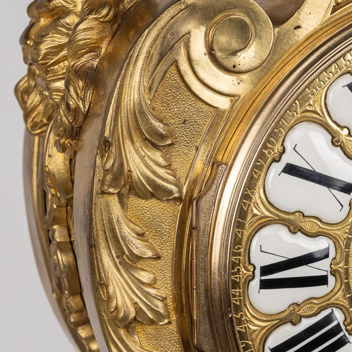 Horloge ancienne de style Régence française du 19ème siècle en bronze doré, Thuret A Paris en vente 4