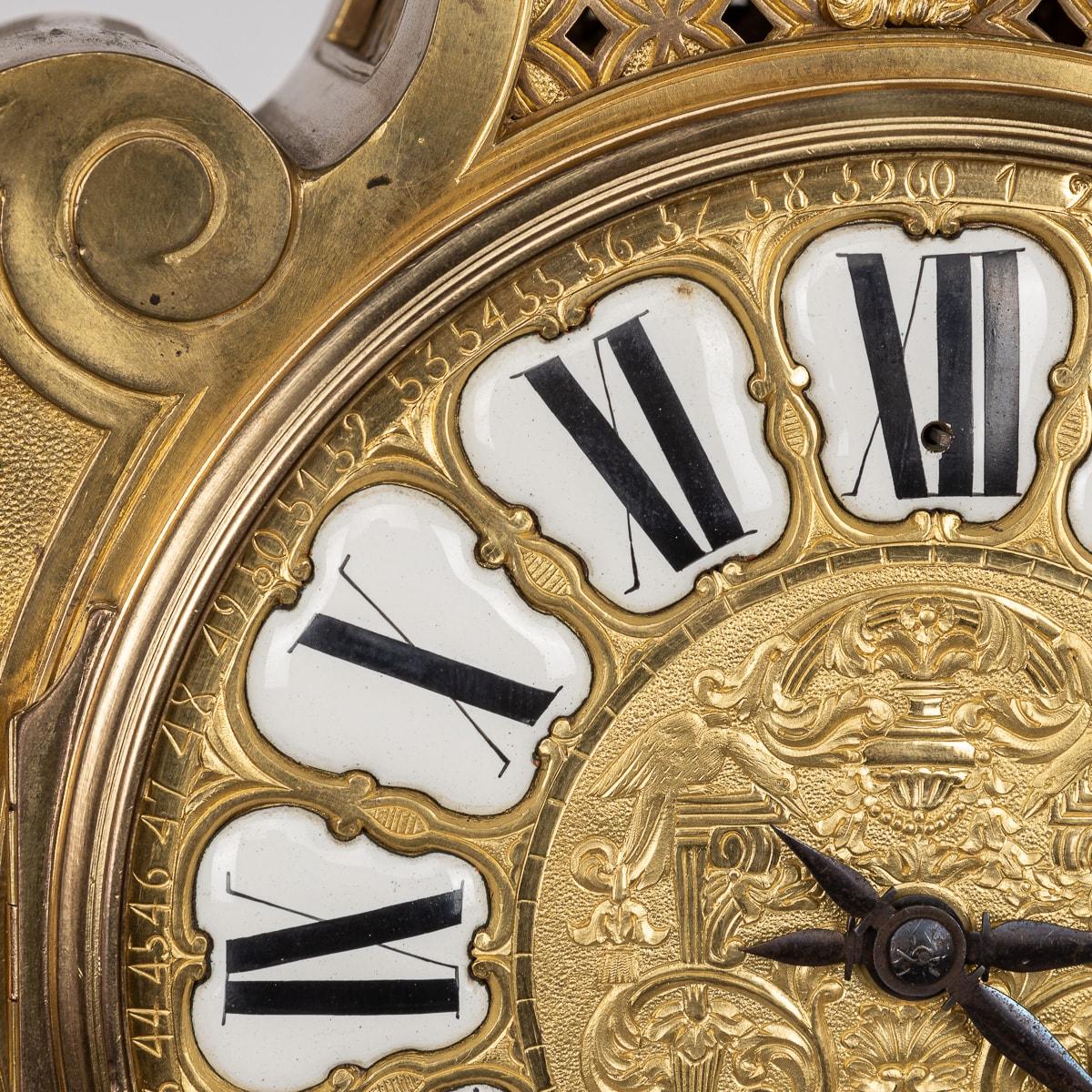 Horloge ancienne de style Régence française du 19ème siècle en bronze doré, Thuret A Paris en vente 5