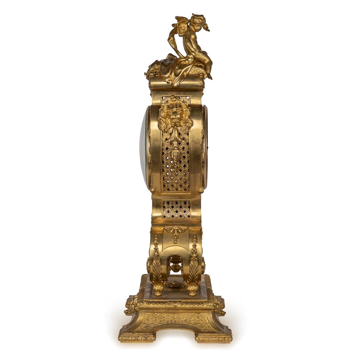 Français Horloge ancienne de style Régence française du 19ème siècle en bronze doré, Thuret A Paris en vente