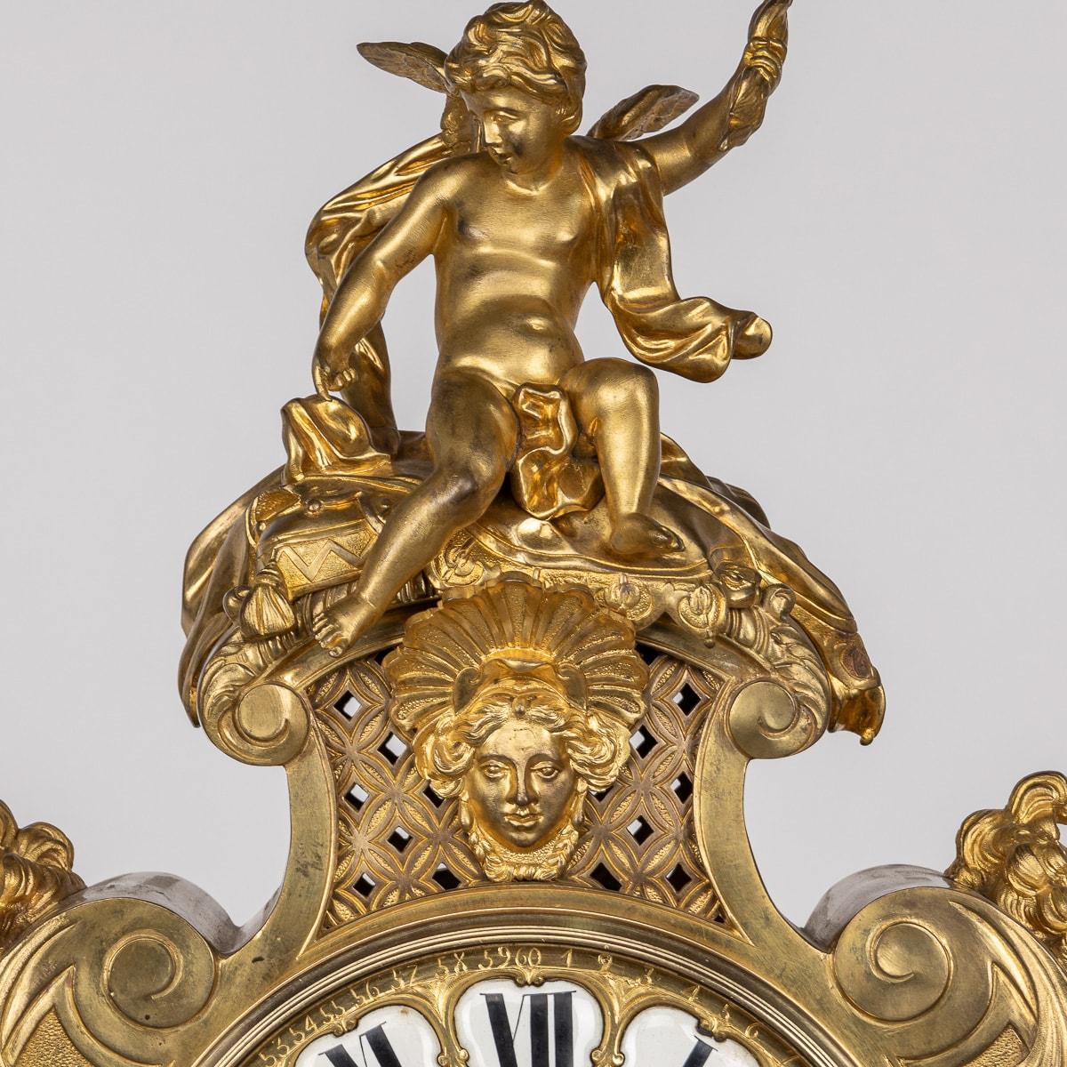 Horloge ancienne de style Régence française du 19ème siècle en bronze doré, Thuret A Paris en vente 2