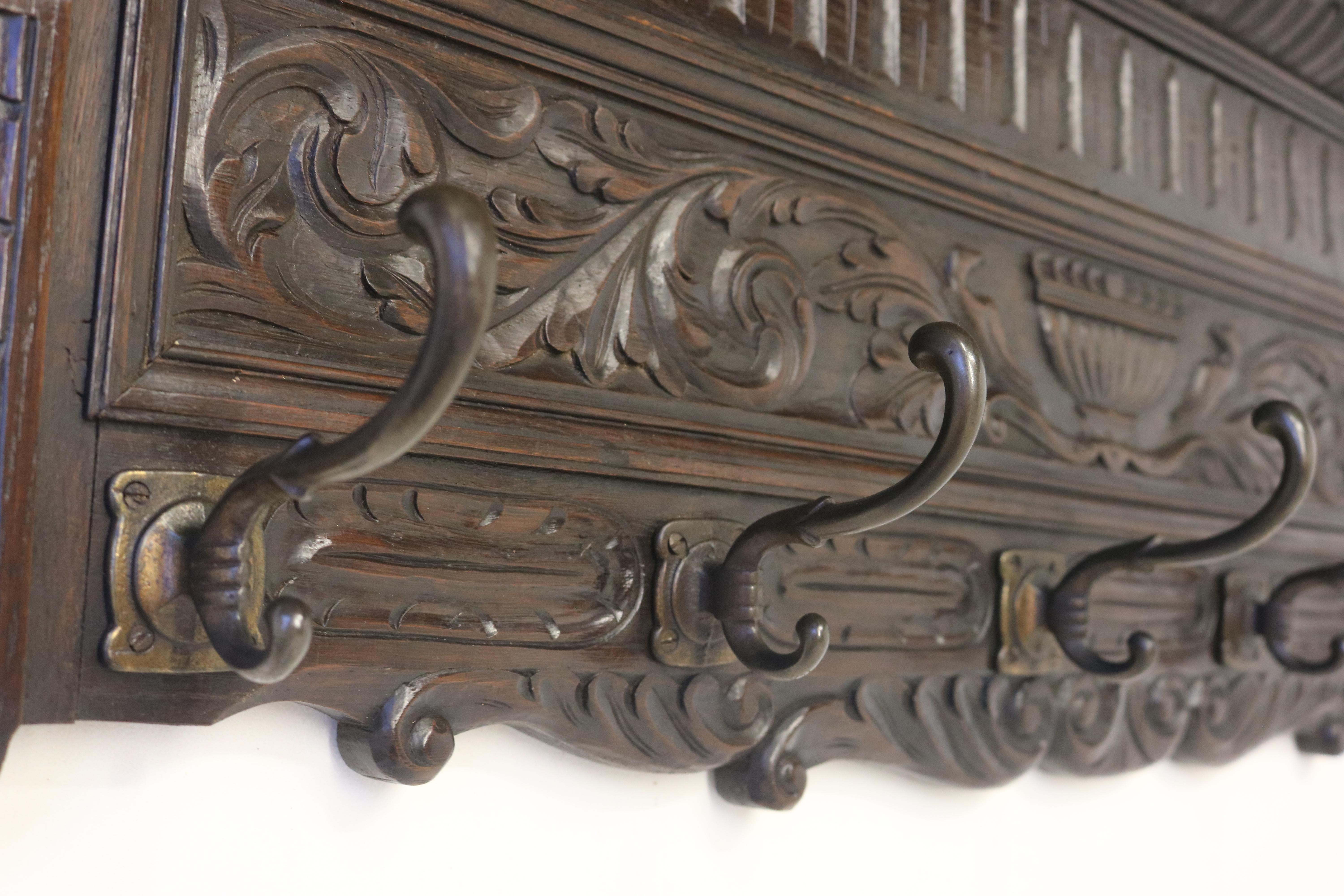 Antique 19th Century French Renaissance Revival Coat Rack Hallway Lion Masks Oak In Good Condition In Ijzendijke, NL
