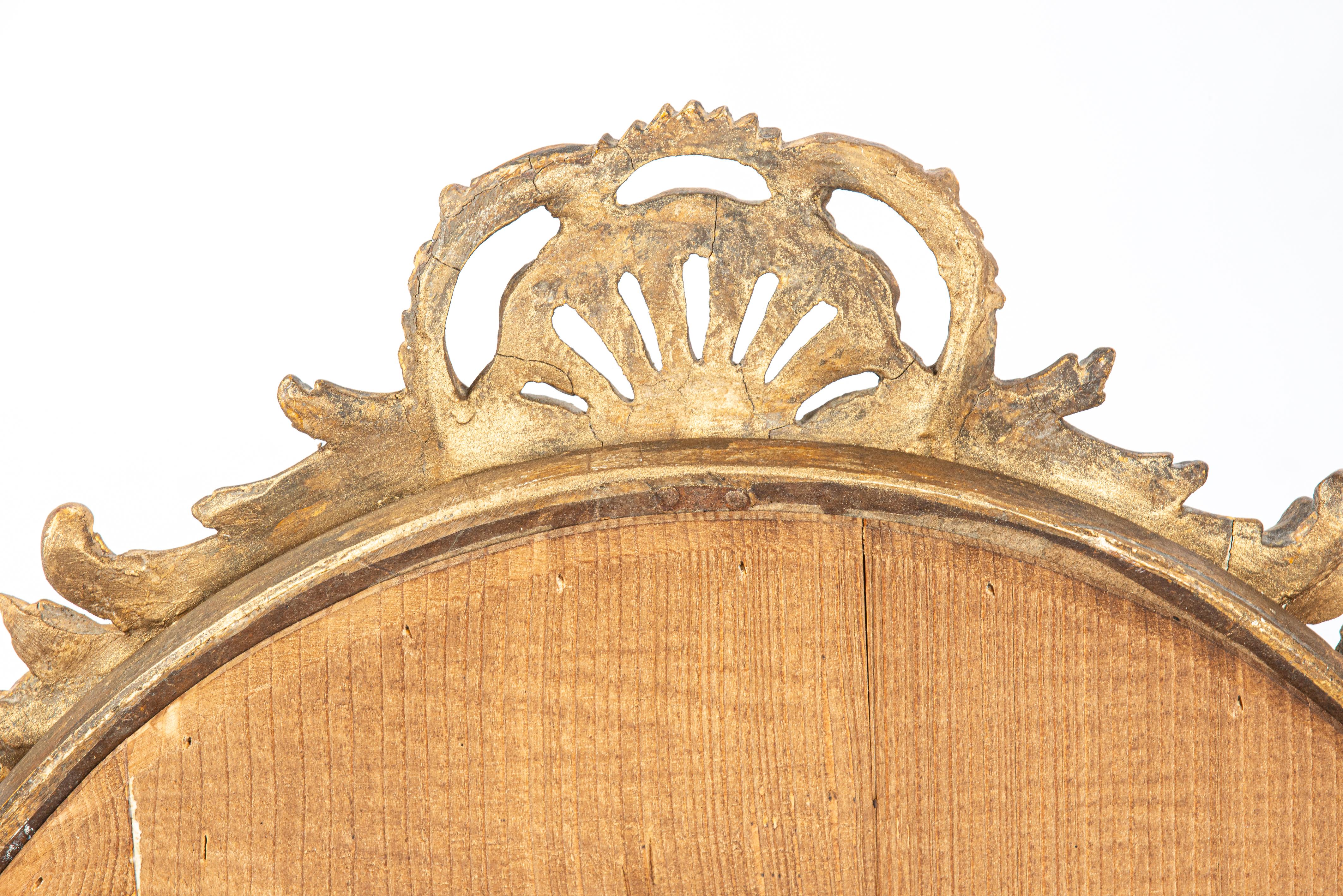 Antiker französischer kleiner ovaler vergoldeter Louis-Philipe-Spiegel des 19. Jahrhunderts mit Wappen (Louis Philippe) im Angebot