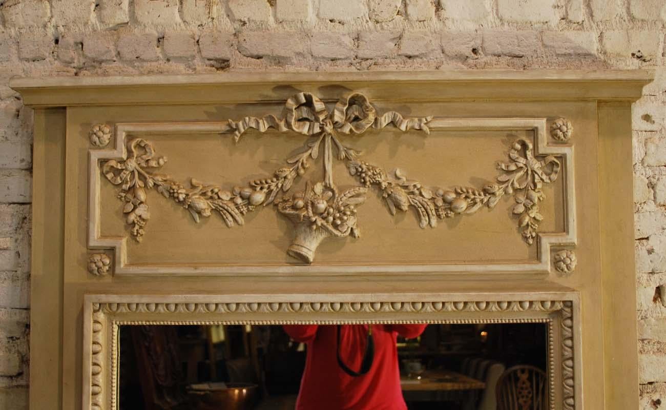 Antique 19th Century French Trumeau Mirror with Bas-Relief Ornaments In Good Condition In Casteren, NL