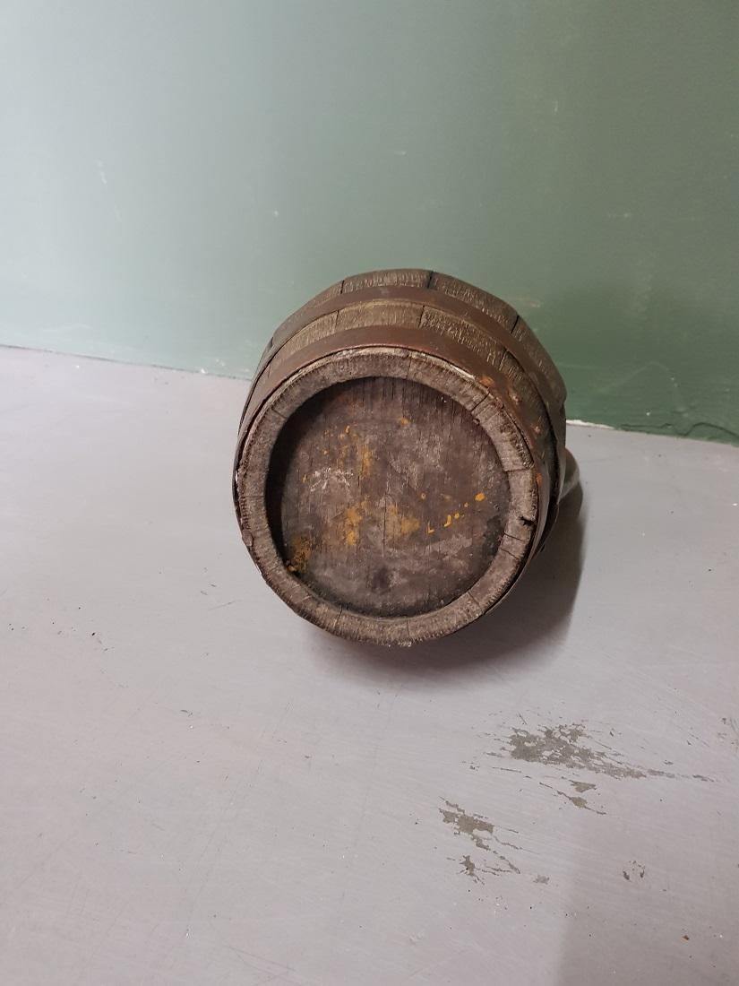 Antique French del XIX secolo, brocca da vino in legno e rame. In condizioni buone a Raalte, NL