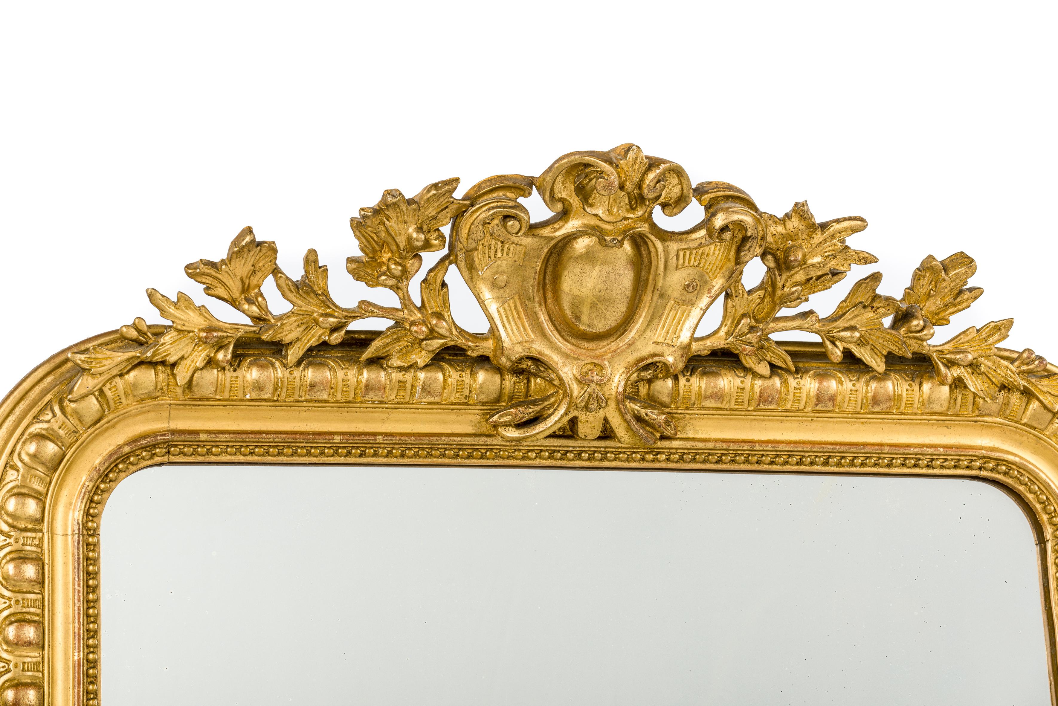Antiker Gadrooner französischer vergoldeter Louis-Philippe-Spiegel mit Blattgold aus dem 19. Jahrhundert (Louis Philippe) im Angebot