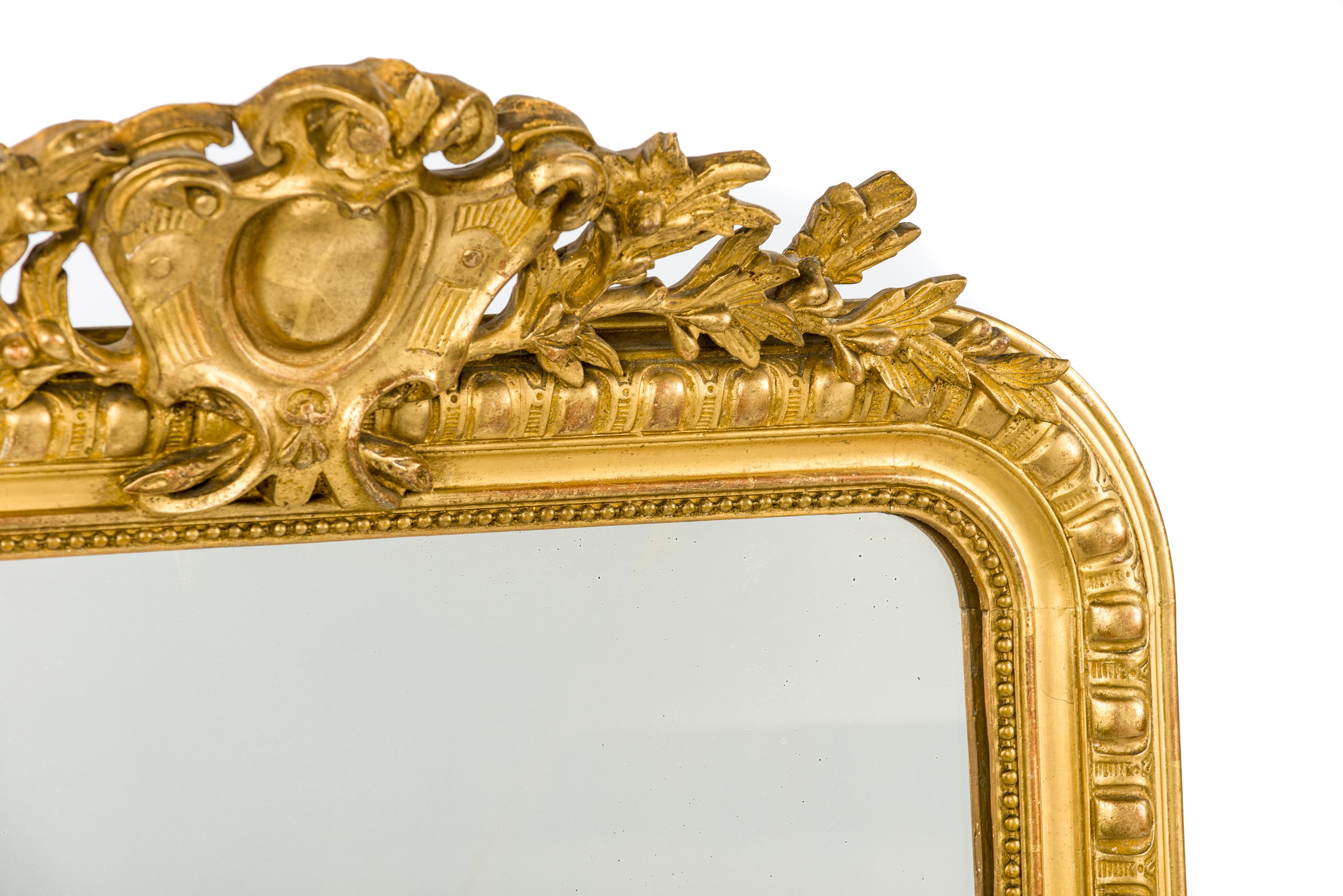 Antiker Gadrooner französischer vergoldeter Louis-Philippe-Spiegel mit Blattgold aus dem 19. Jahrhundert (Französisch) im Angebot