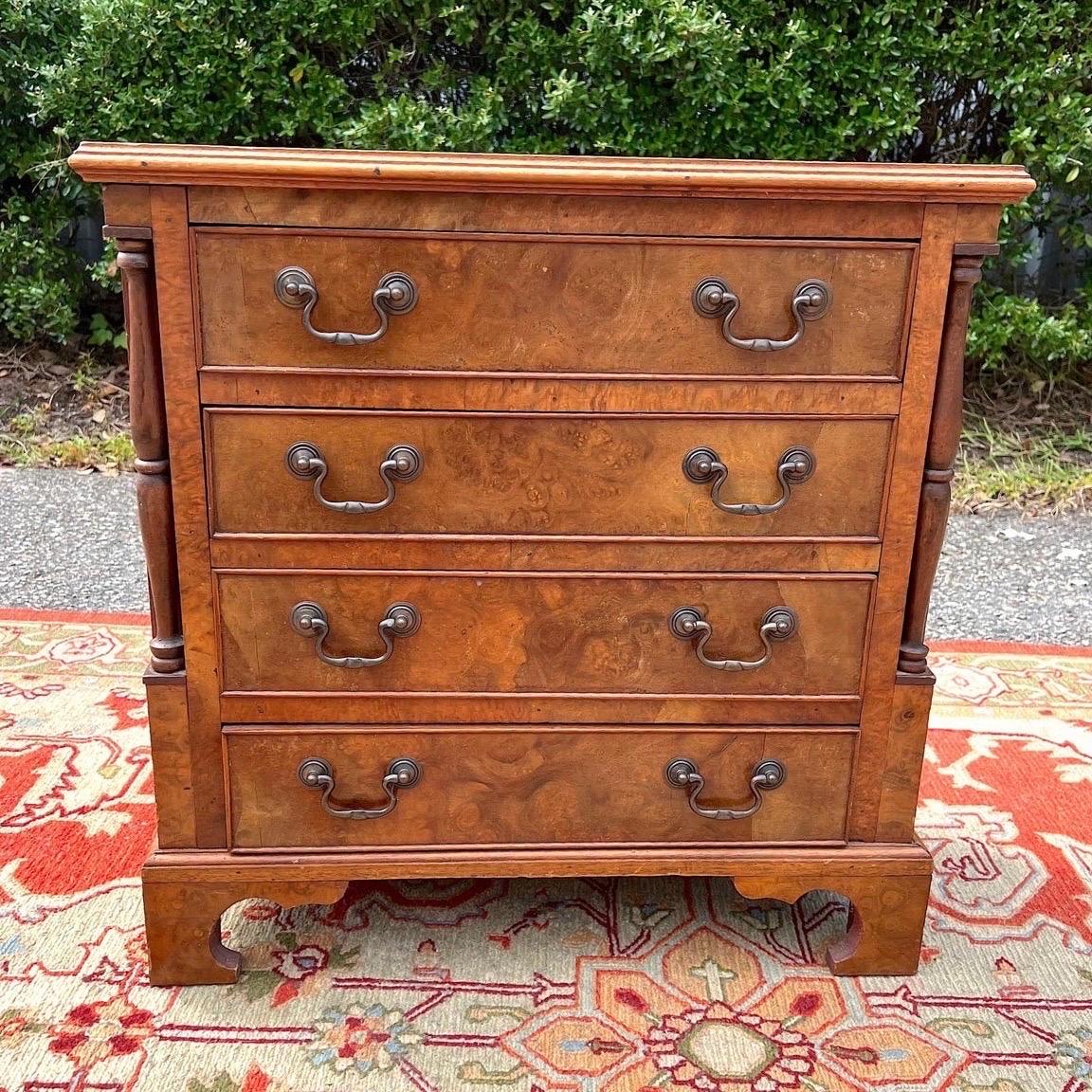 Antique 19th Century Georgian Burl and Walnut Petite 4 Drawer Chest For Sale 4