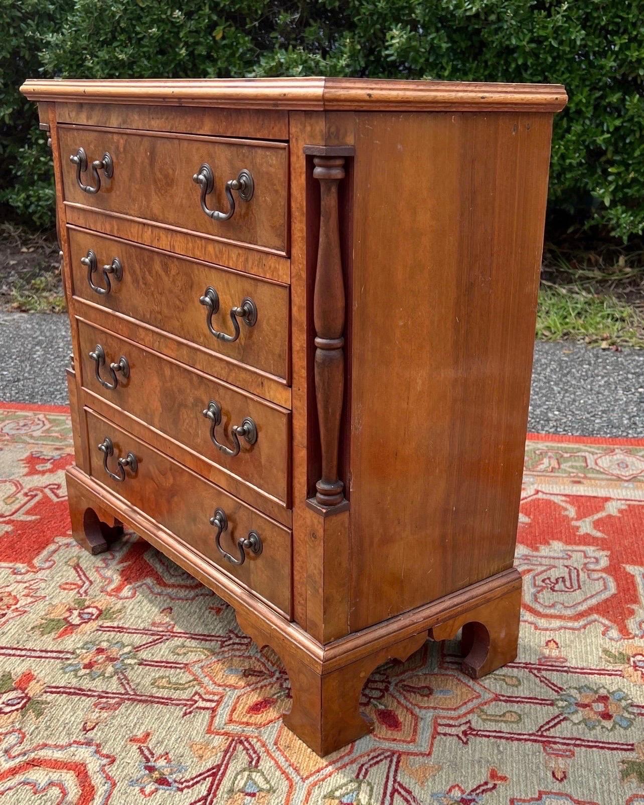 Antique 19th Century Georgian Burl and Walnut Petite 4 Drawer Chest For Sale 2