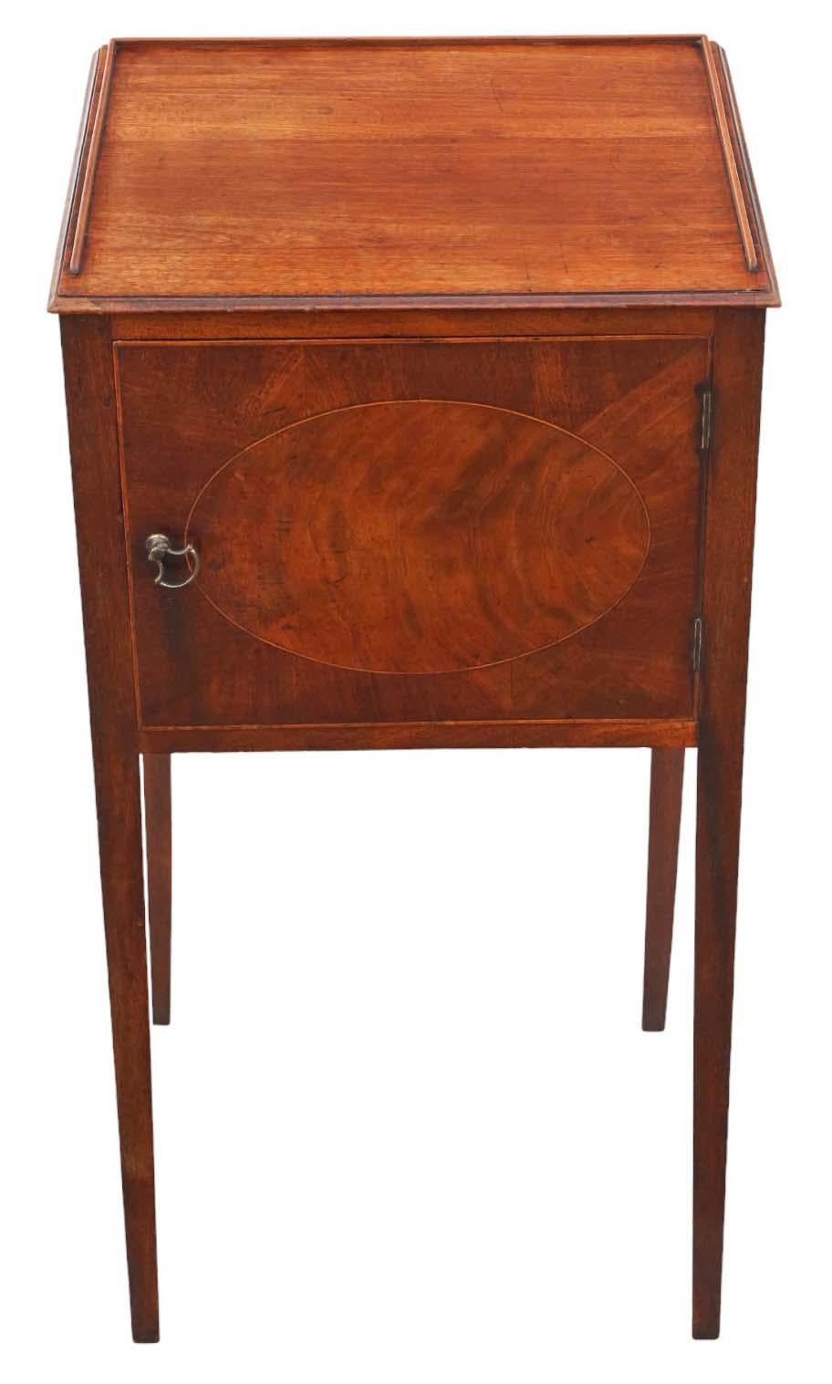 Antique, high-quality 19th-century Georgian nightstand, mahogany washstand bedside table. This piece showcases the finest coloration and patina.

A remarkable and uncommon find, boasting sturdy construction with no loose joints. The door securely