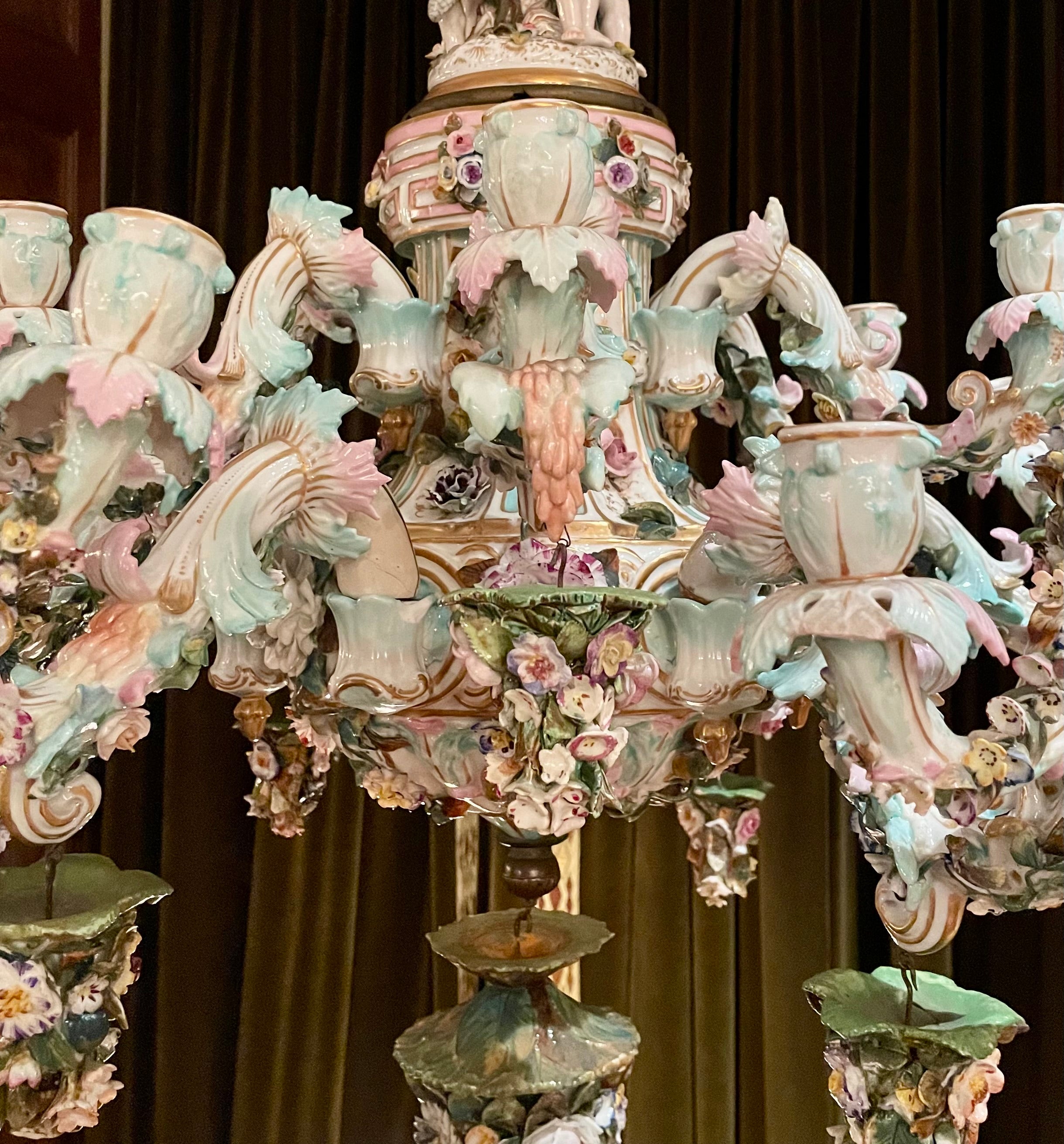 Antico lampadario in porcellana di Dresden del XIX secolo. in vendita 1