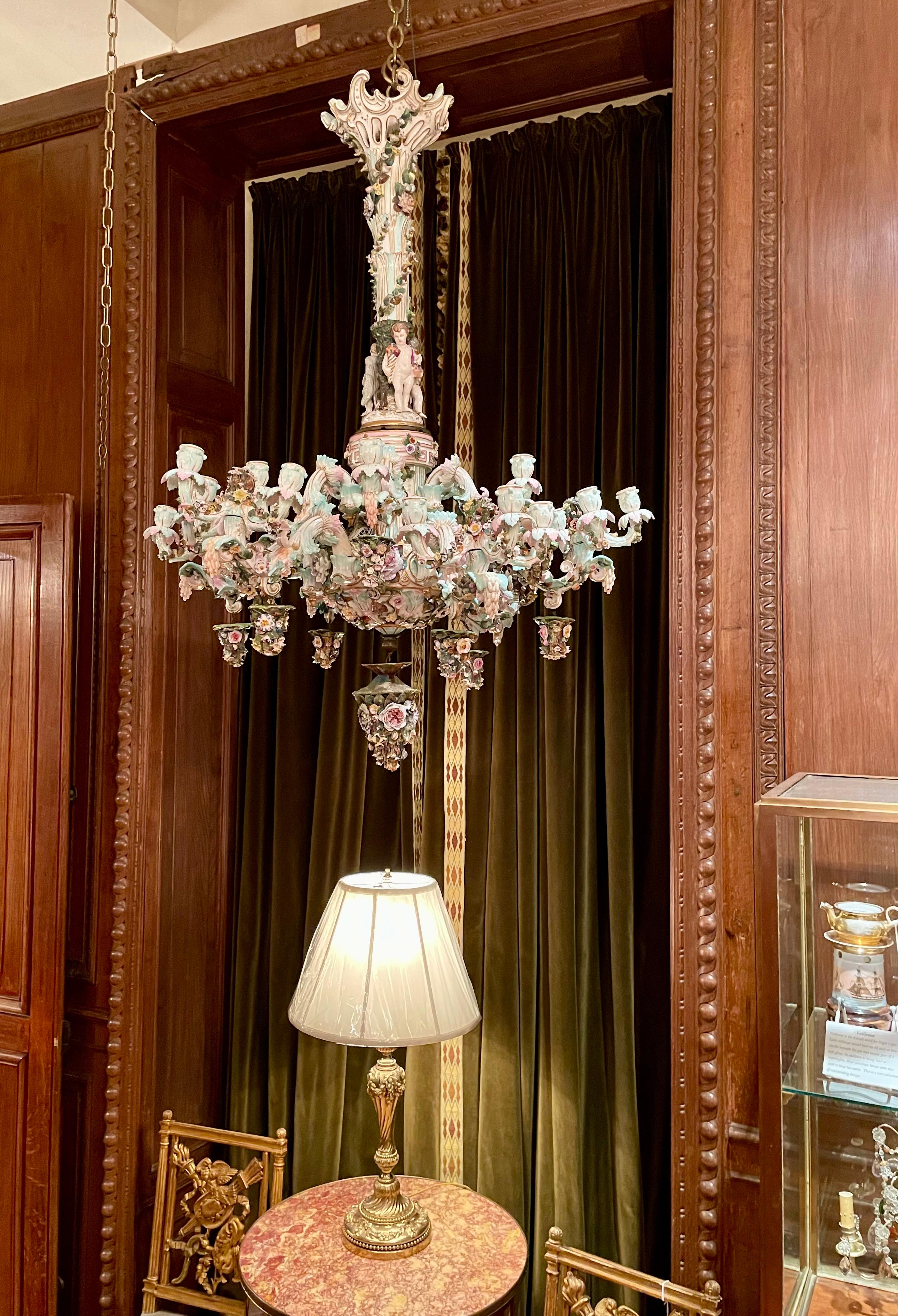Antico lampadario in porcellana di Dresden del XIX secolo. in vendita 4