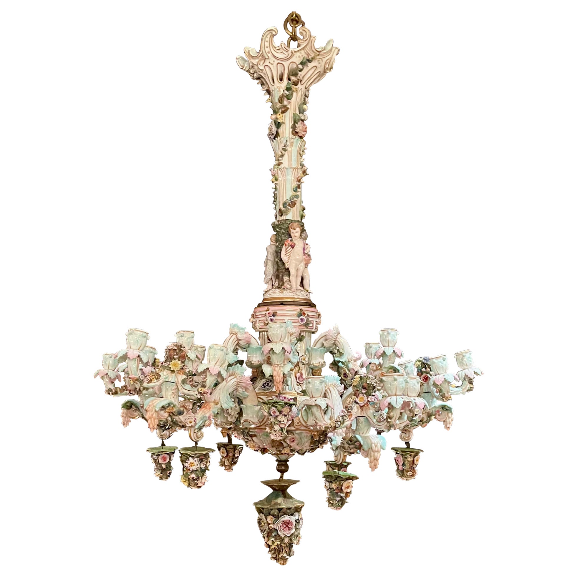 Lustre ancien en porcelaine de Dresde du 19ème siècle.
