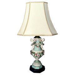 Antica lampada floreale in porcellana tedesca di Dresden del XIX secolo, CIRCA 1885.